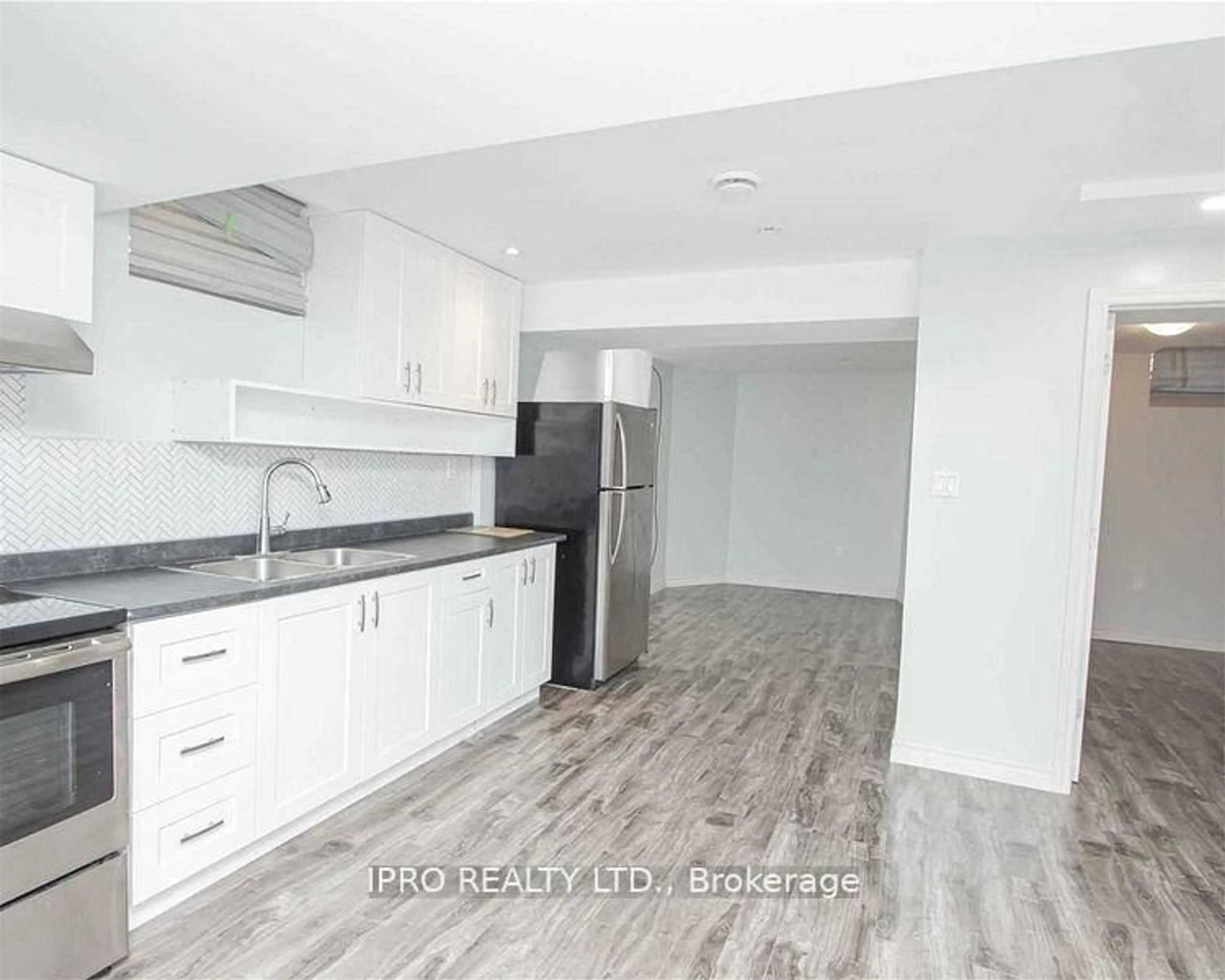 Open concept kitchen, unknown for 424 Jay Cres, Orangeville Ontario L9W 4Z2