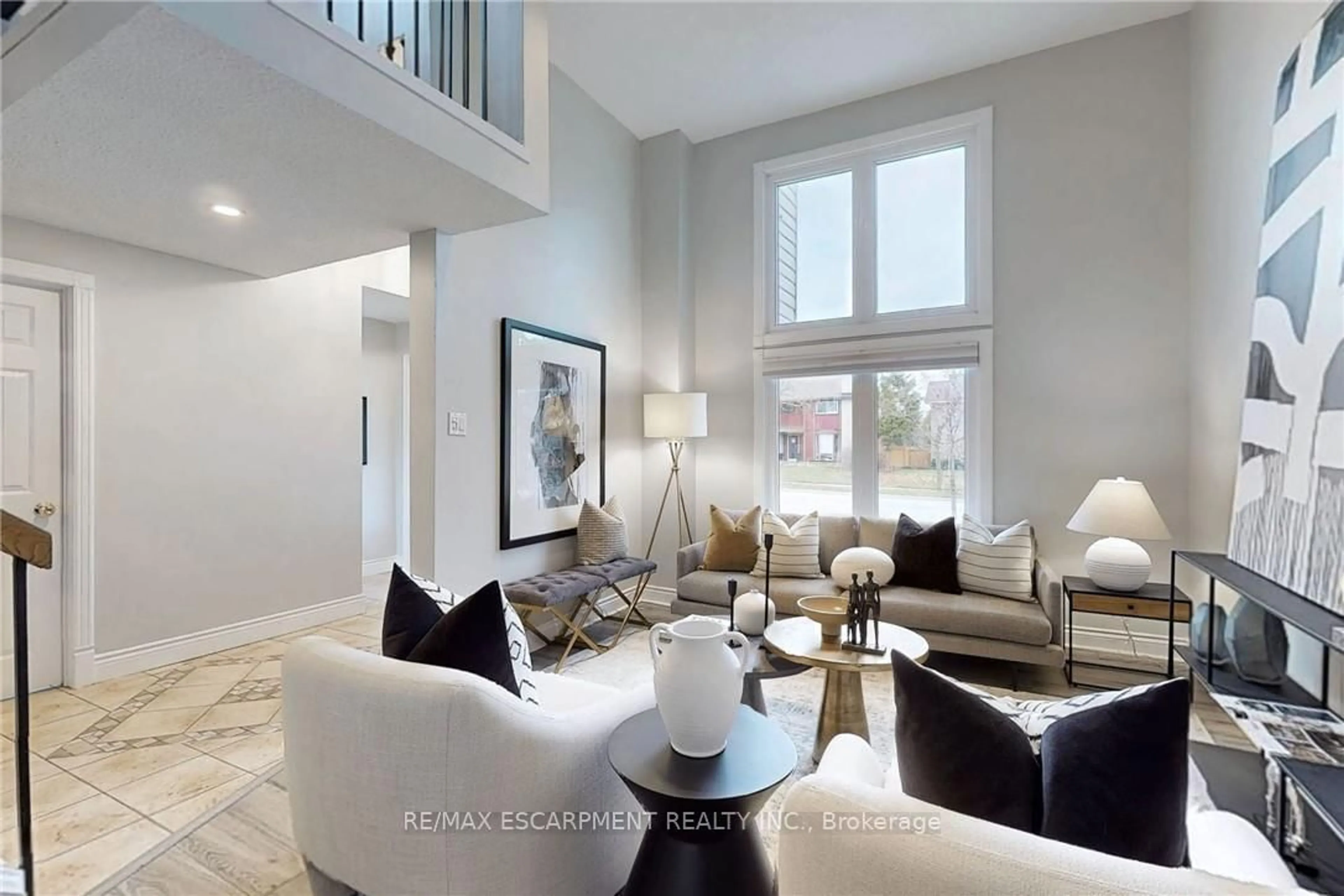 Living room with furniture, unknown for 2368 Cavendish Dr, Burlington Ontario L7P 3B8