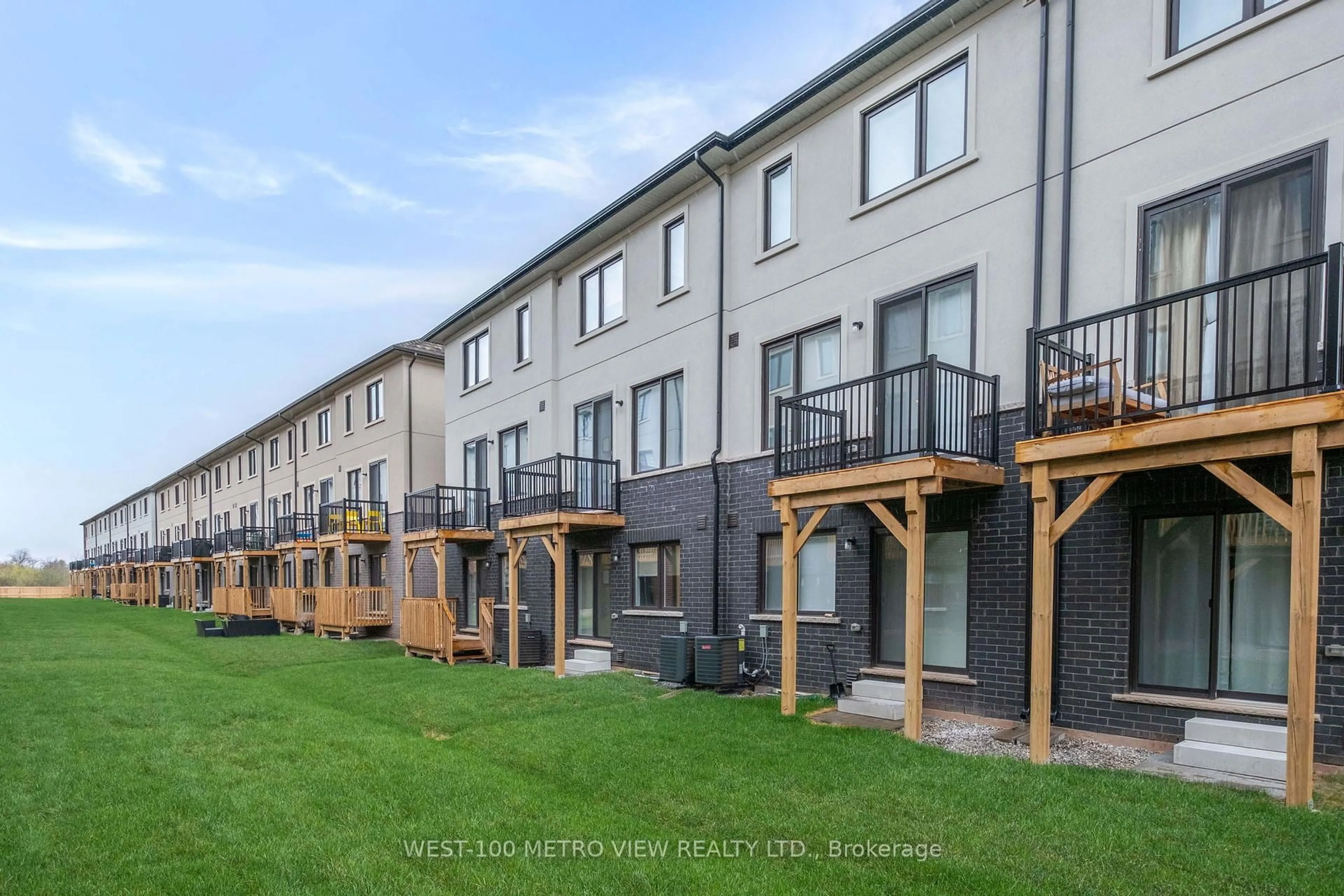 Patio, street for 1353 Shevchenko Blvd, Oakville Ontario L6M 5R4