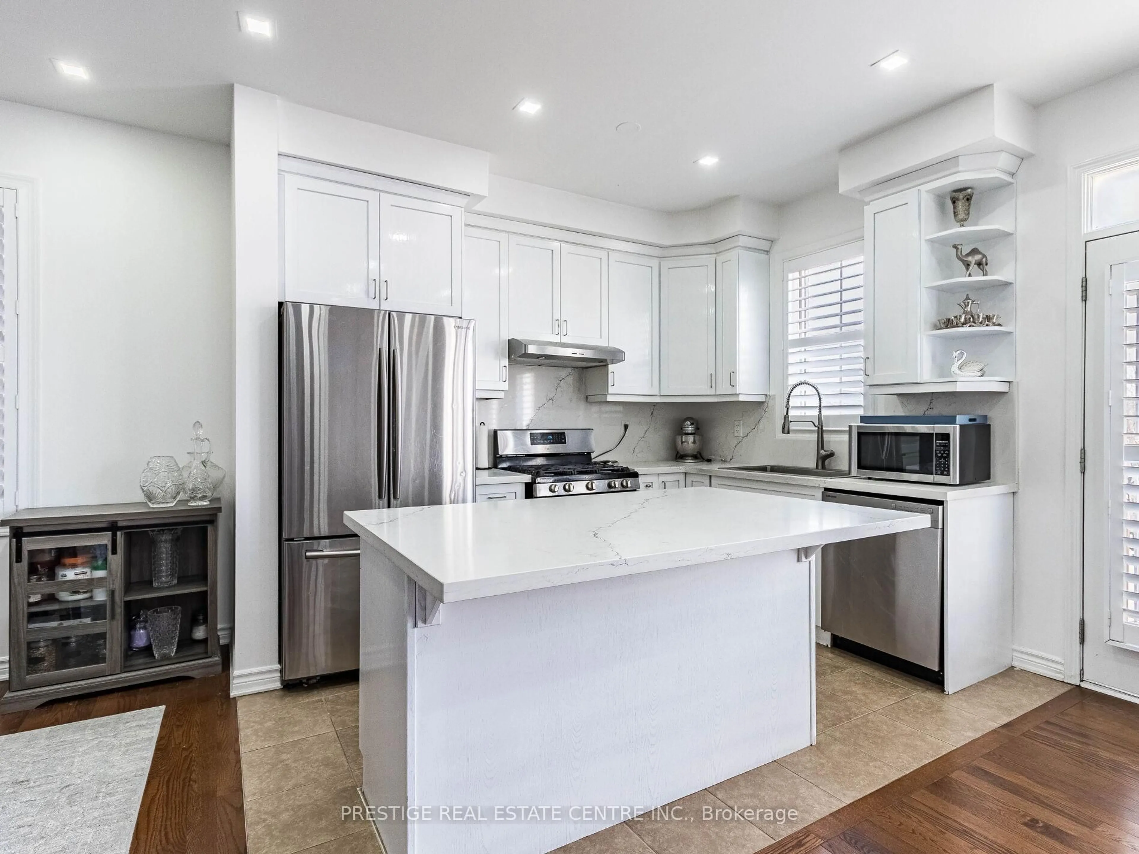 Open concept kitchen, ceramic/tile floor for 1550 Clitherow St, Milton Ontario L9E 0A5