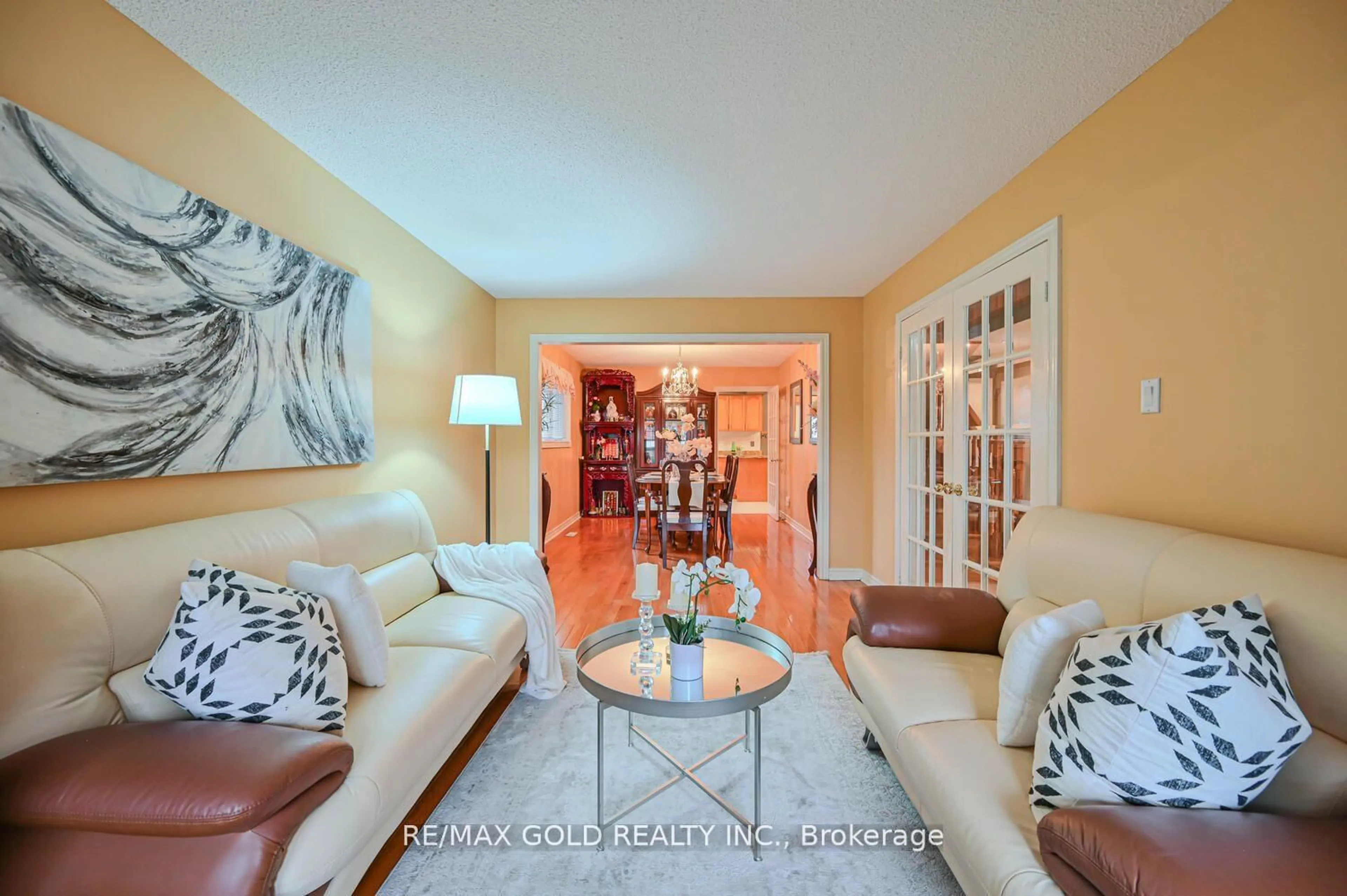Living room with furniture, unknown for 238 Fernforest Dr, Brampton Ontario L6R 1E1