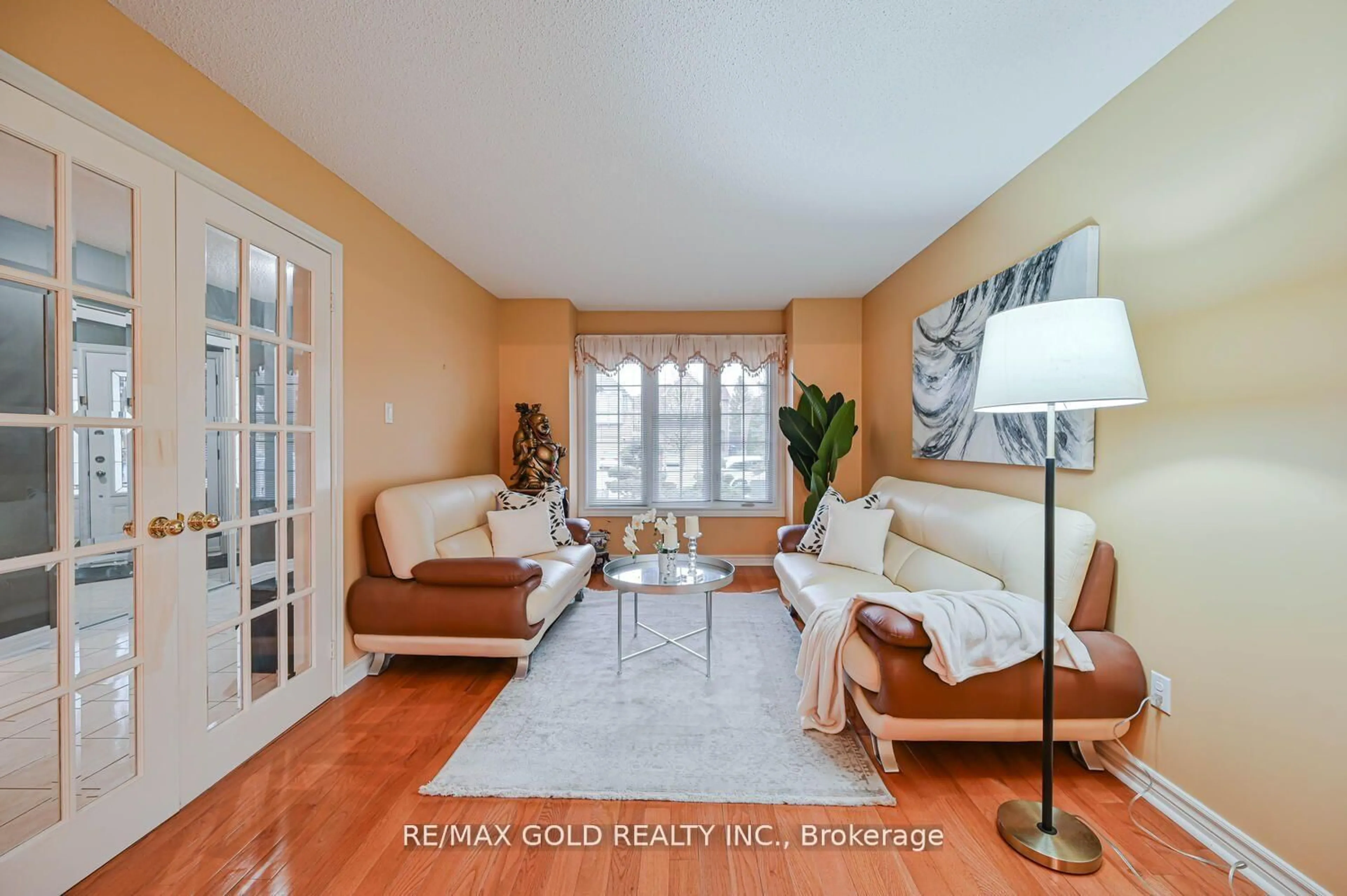 Living room with furniture, unknown for 238 Fernforest Dr, Brampton Ontario L6R 1E1