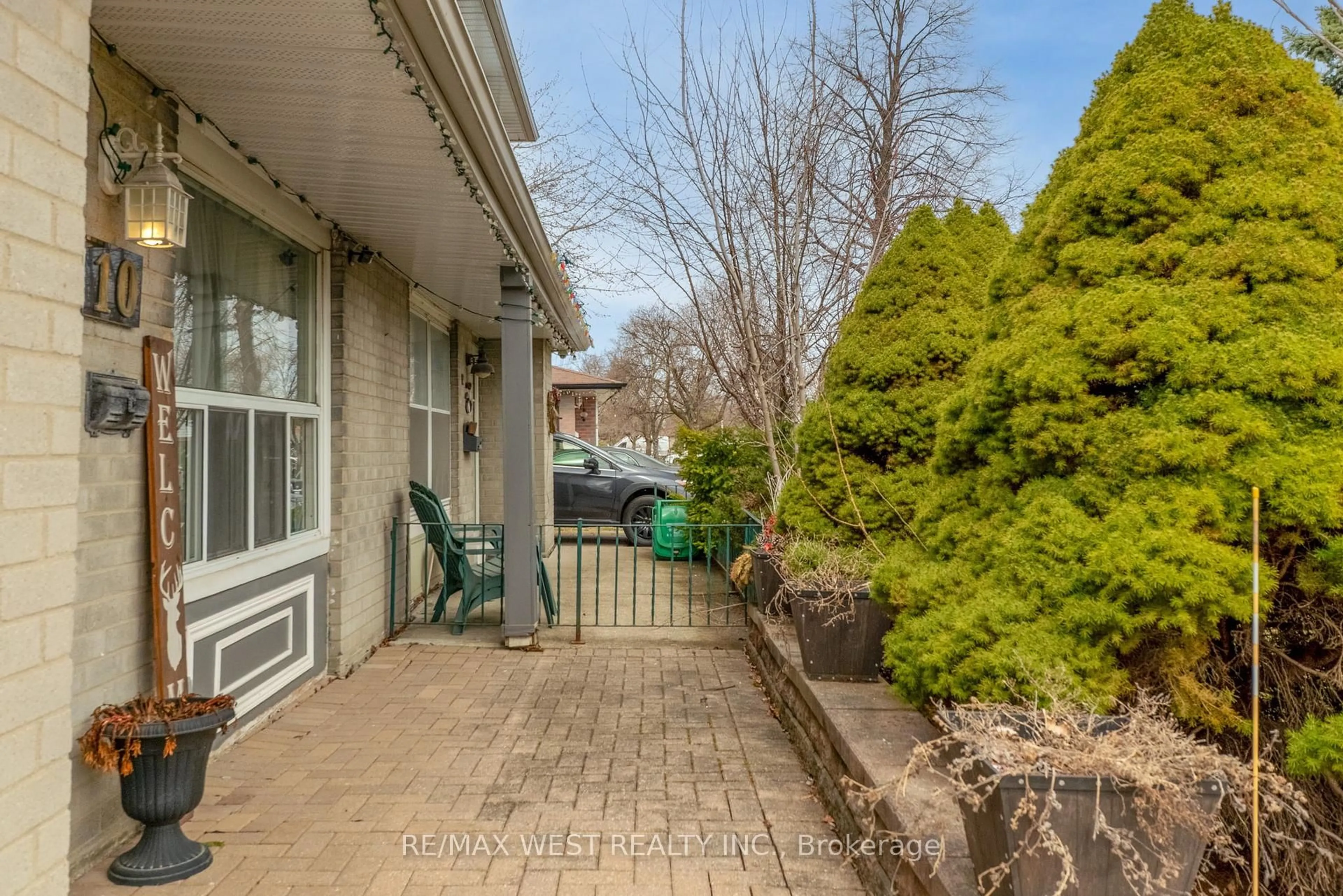 Patio, street for 10 Greenwood Cres, Brampton Ontario L6S 1T3