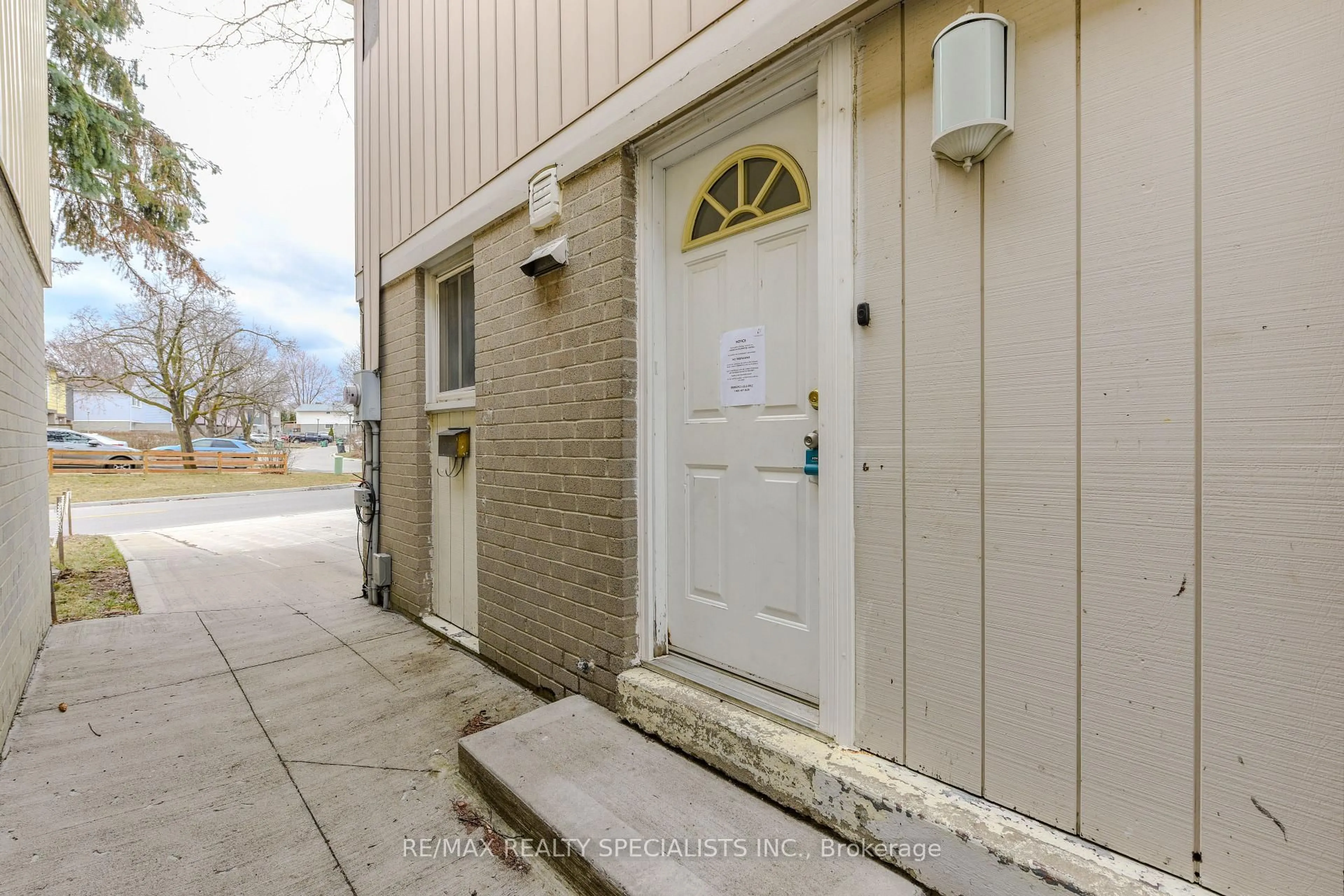 Unknown for 5 Josephine Crt, Brampton Ontario L6S 2L3