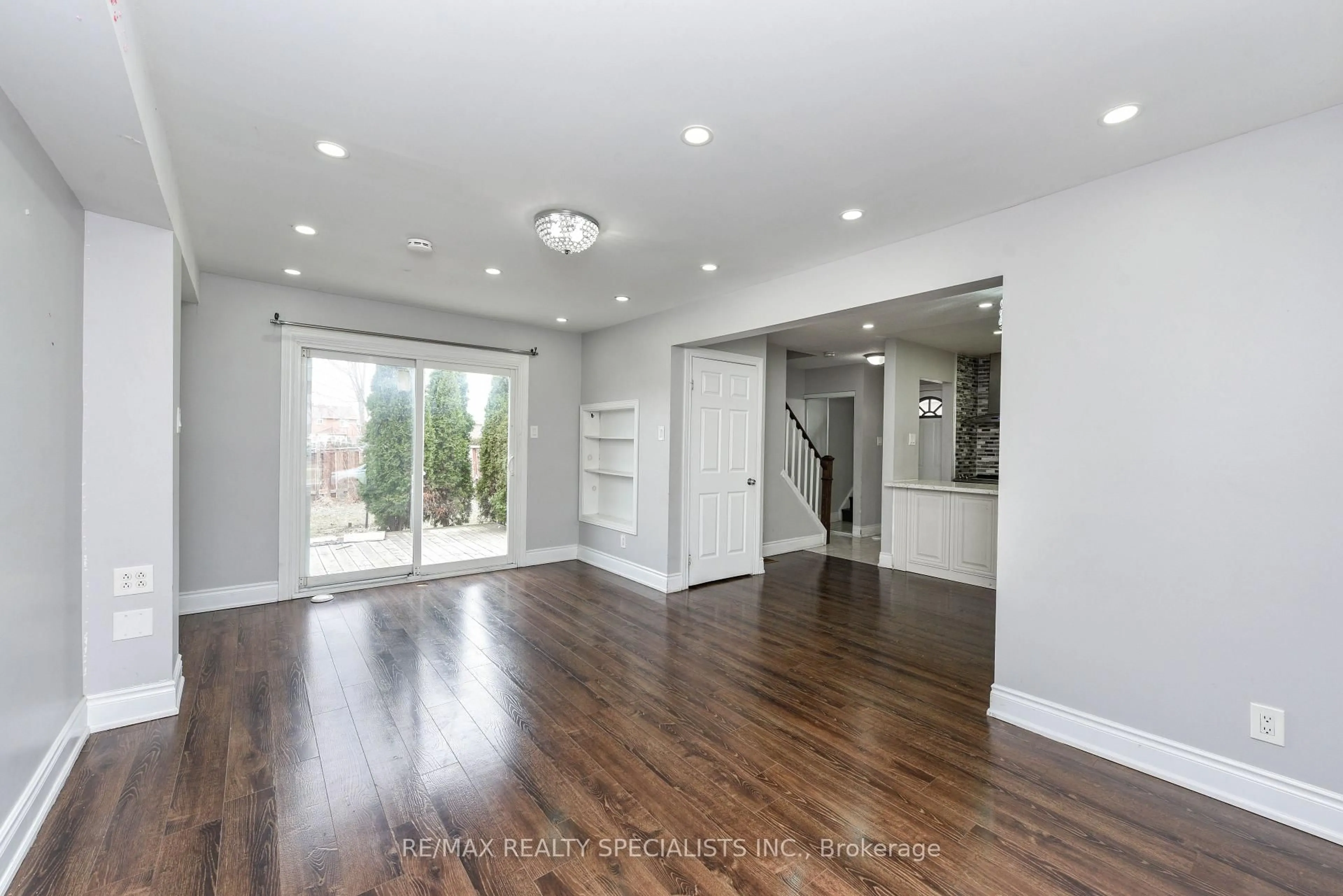 Indoor entryway for 5 Josephine Crt, Brampton Ontario L6S 2L3