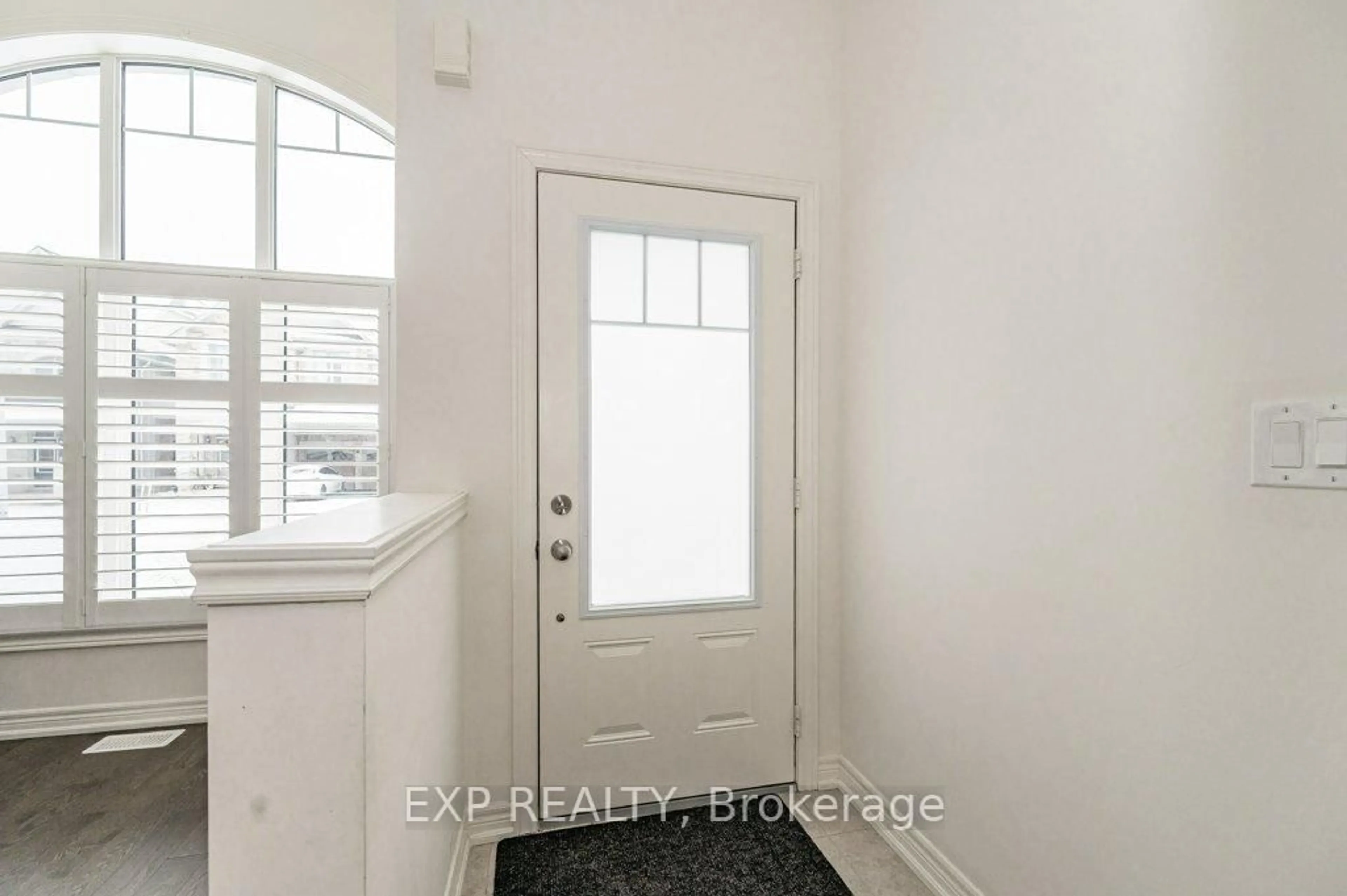 Indoor entryway for 3907 TUFGAR Cres, Burlington Ontario L7M 1N7