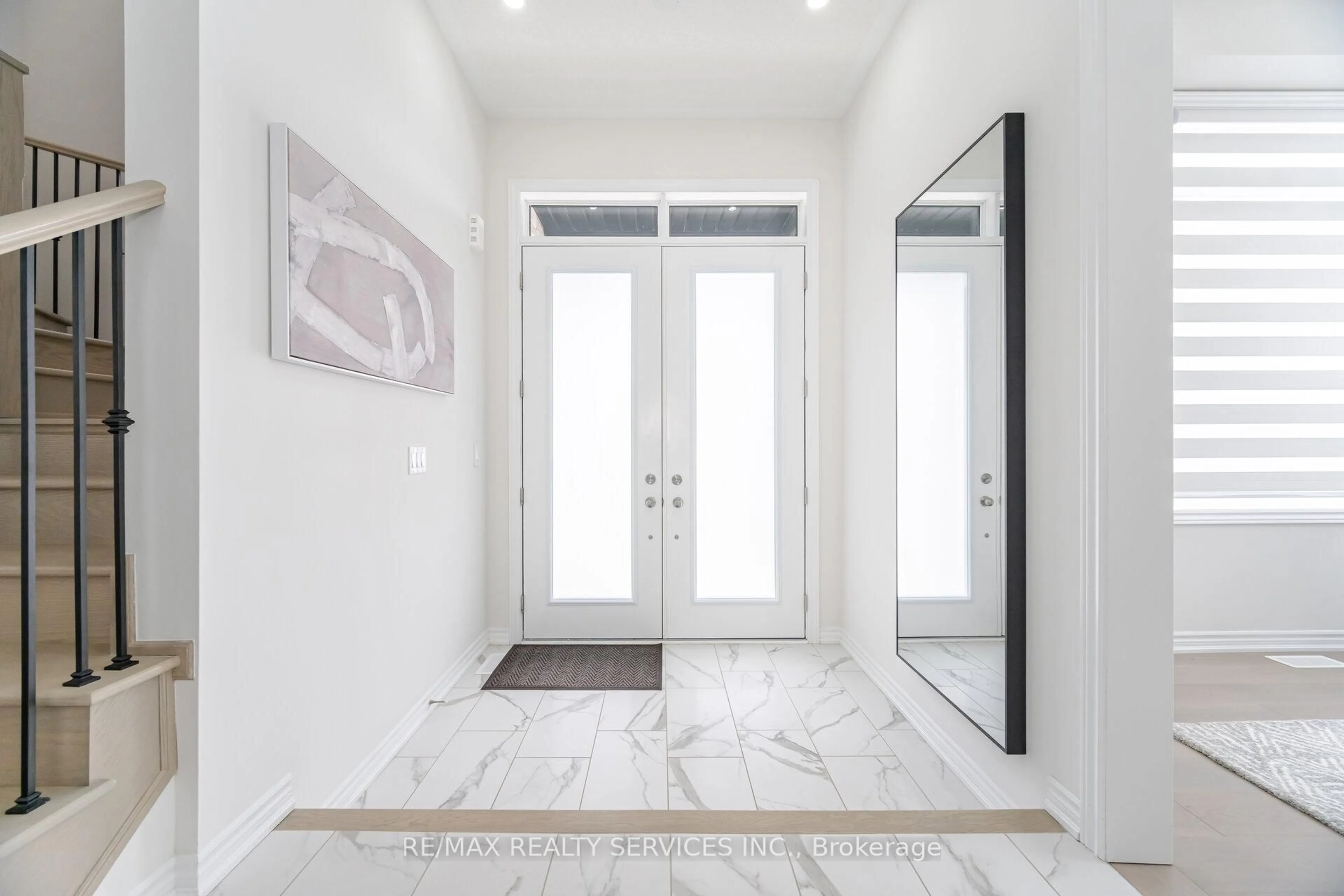 Indoor entryway for 1 Coulterville Dr, Caledon Ontario L7C 4M1