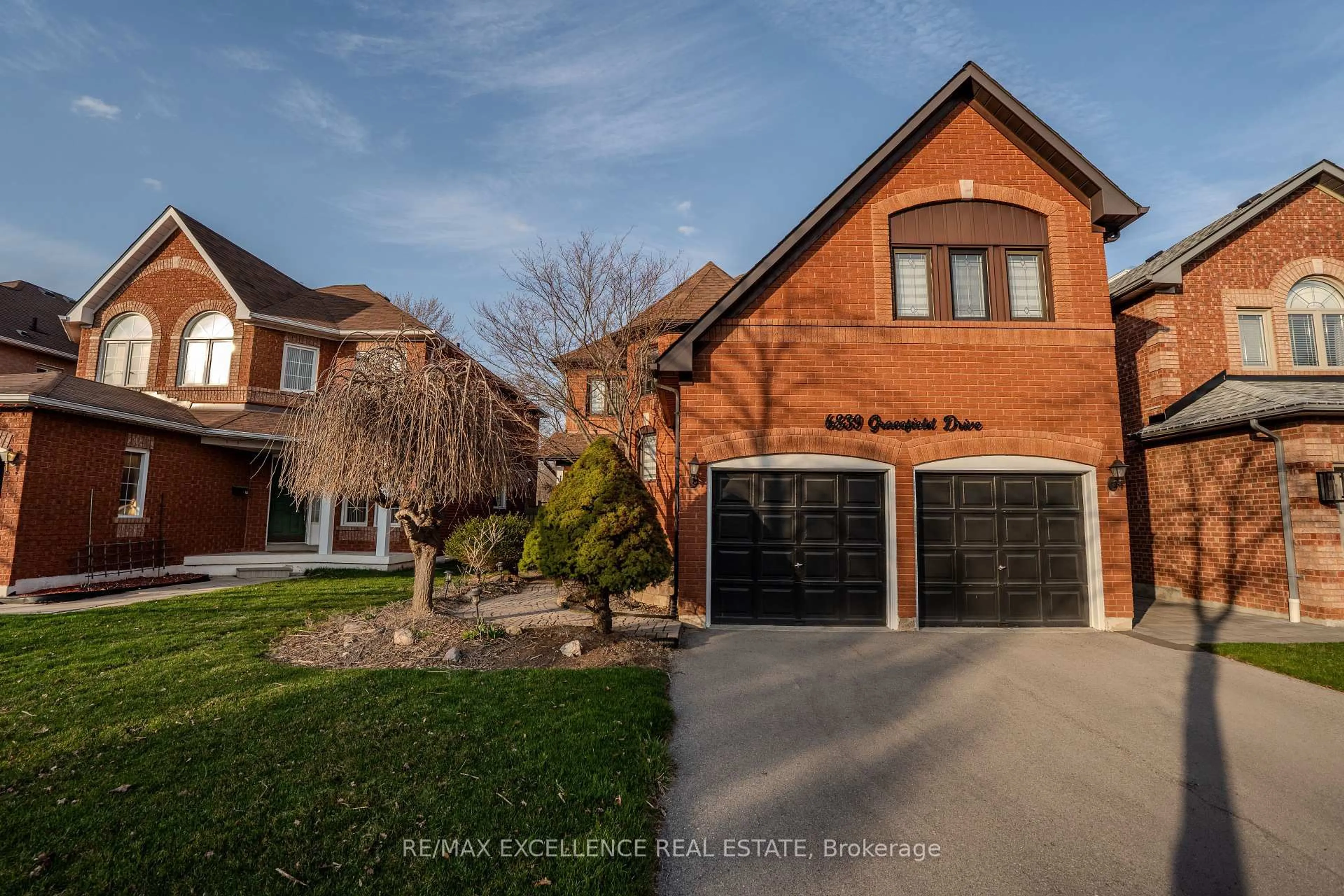 Home with brick exterior material, street for 6839 Gracefield Dr, Mississauga Ontario L5N 6T6