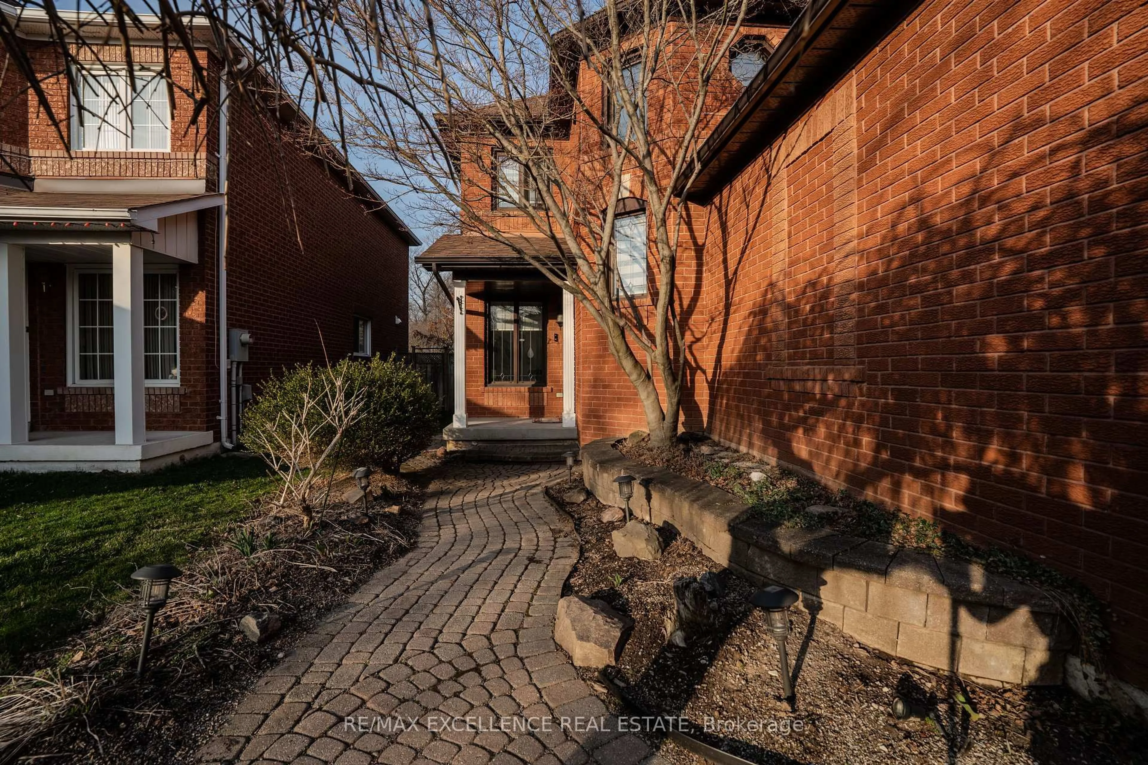 Home with brick exterior material, street for 6839 Gracefield Dr, Mississauga Ontario L5N 6T6