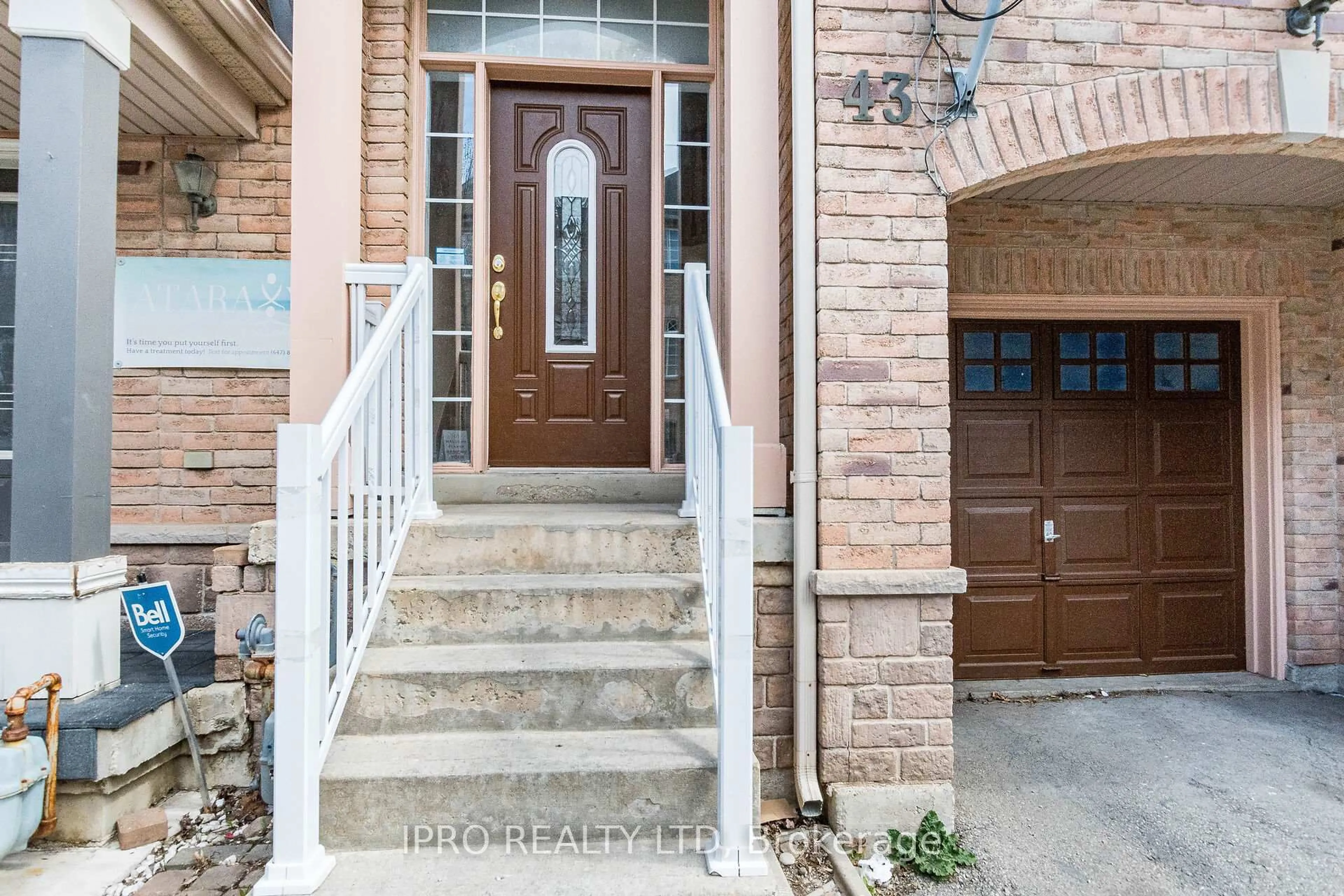 Indoor entryway for 43 Axelrod Ave, Brampton Ontario L6Y 5S9