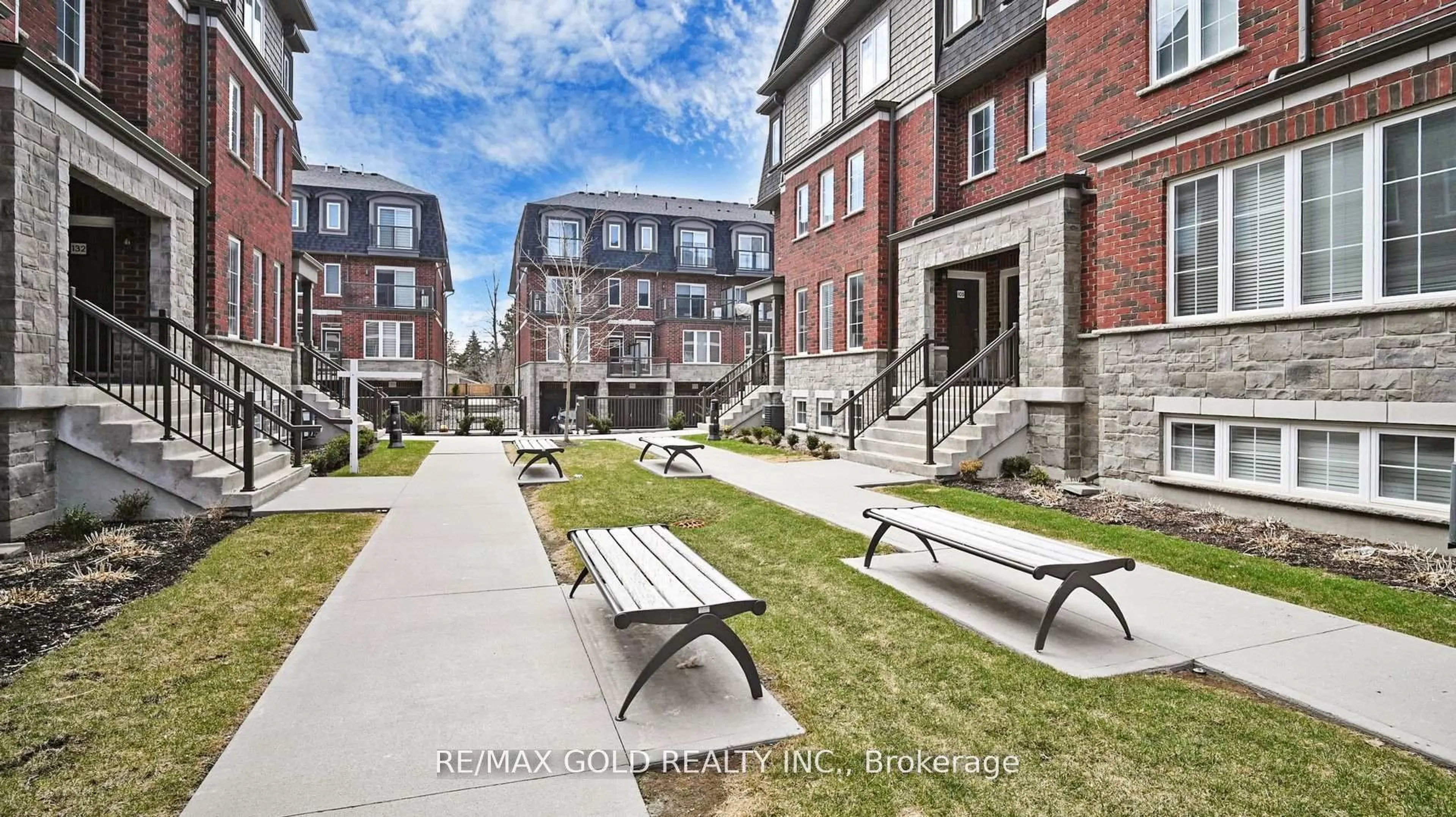 Patio, street for 445 Ontario St #109, Milton Ontario L9T 9K3
