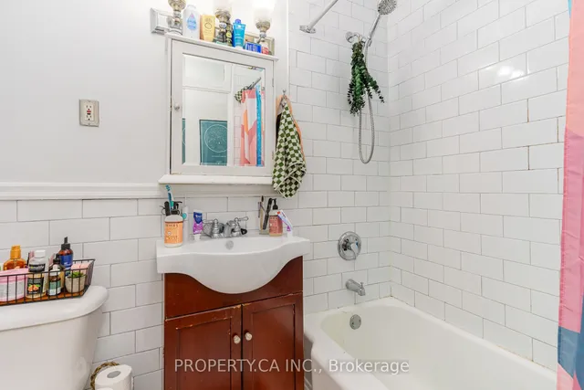 Additional property image - 1126 Dovercourt Rd
