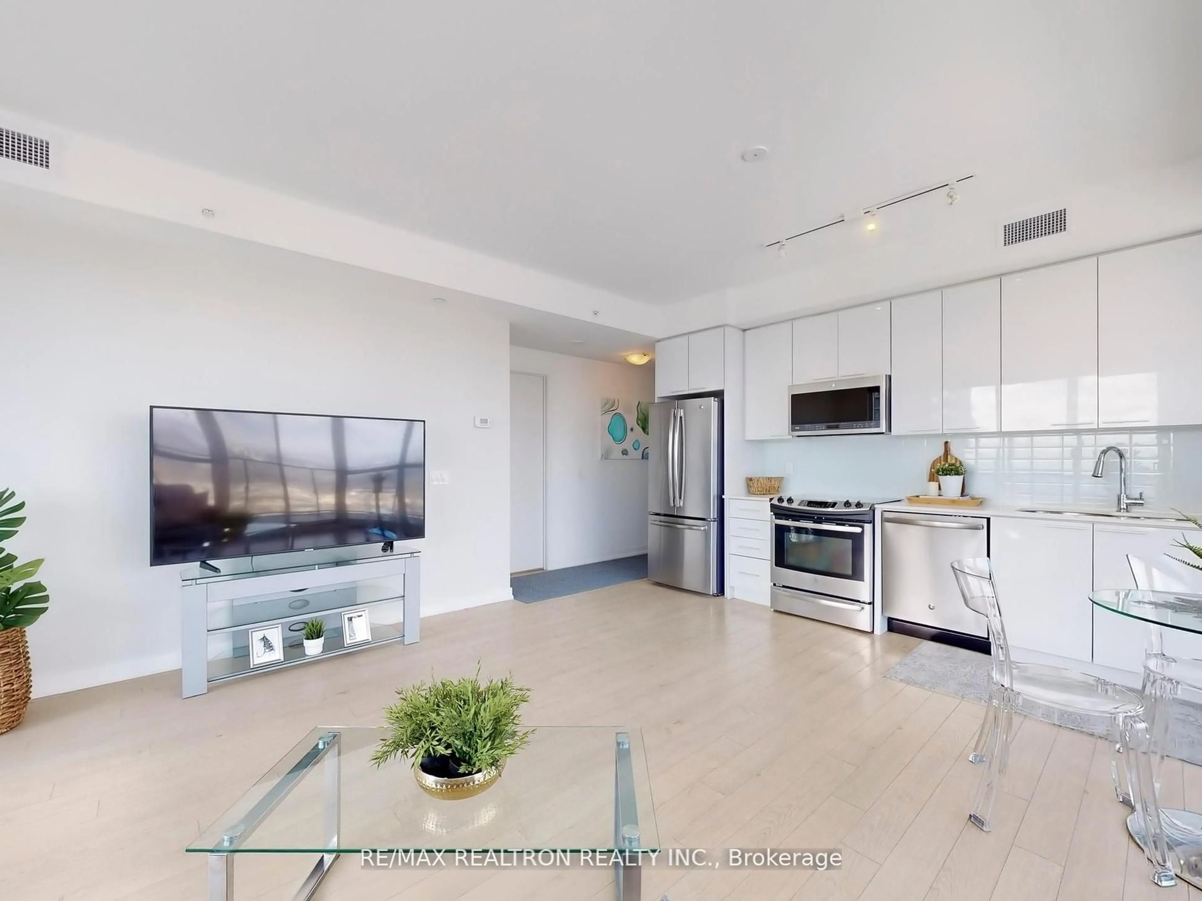 Open concept kitchen, ceramic/tile floor for 10 Park Lawn Rd #3709, Toronto Ontario M8V 0H9