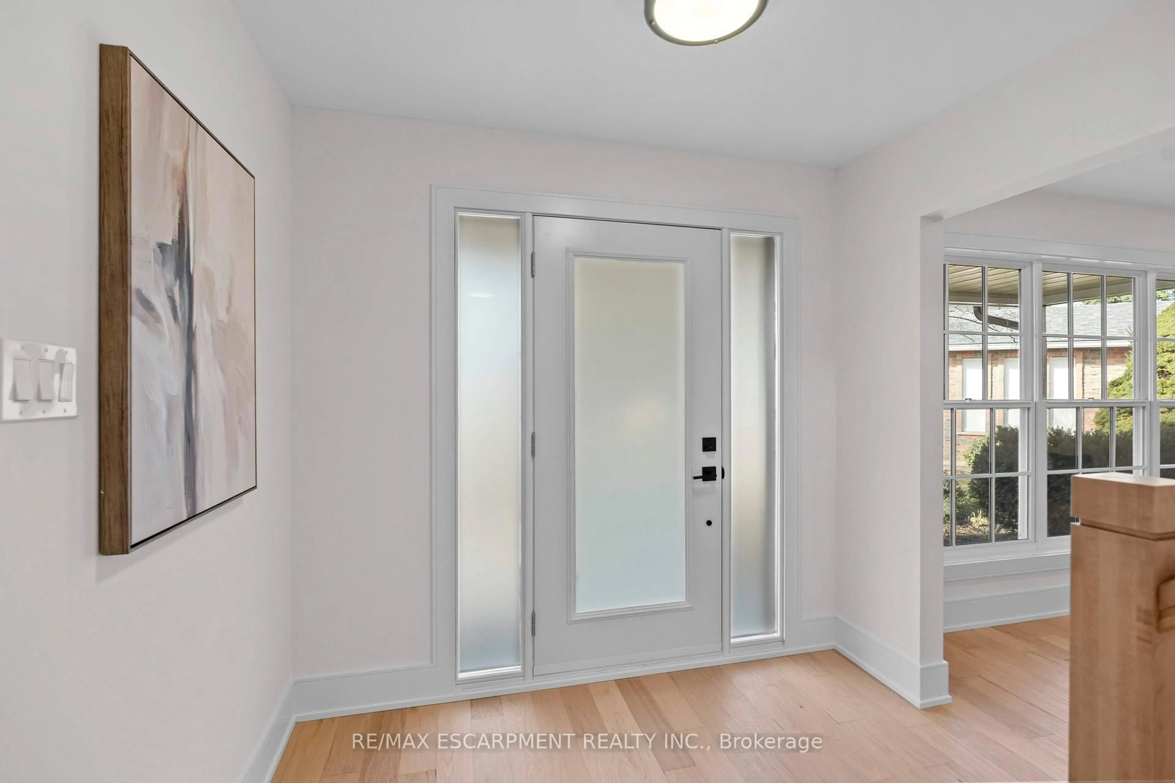 Indoor entryway for 2185 Blackburn Crt, Burlington Ontario L7P 4B3