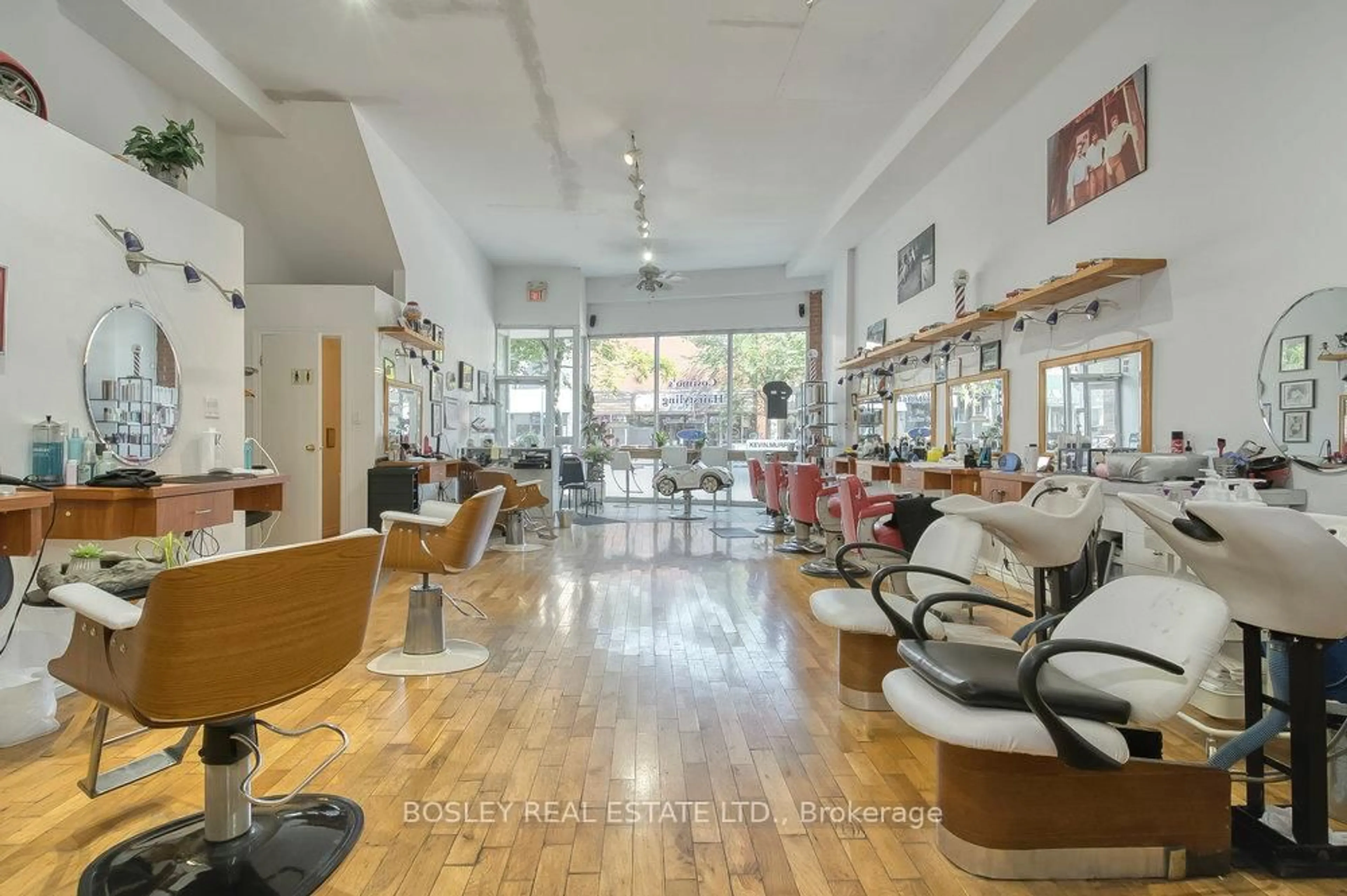 Lobby for 2909 Dundas St, Toronto Ontario M6P 1Z1