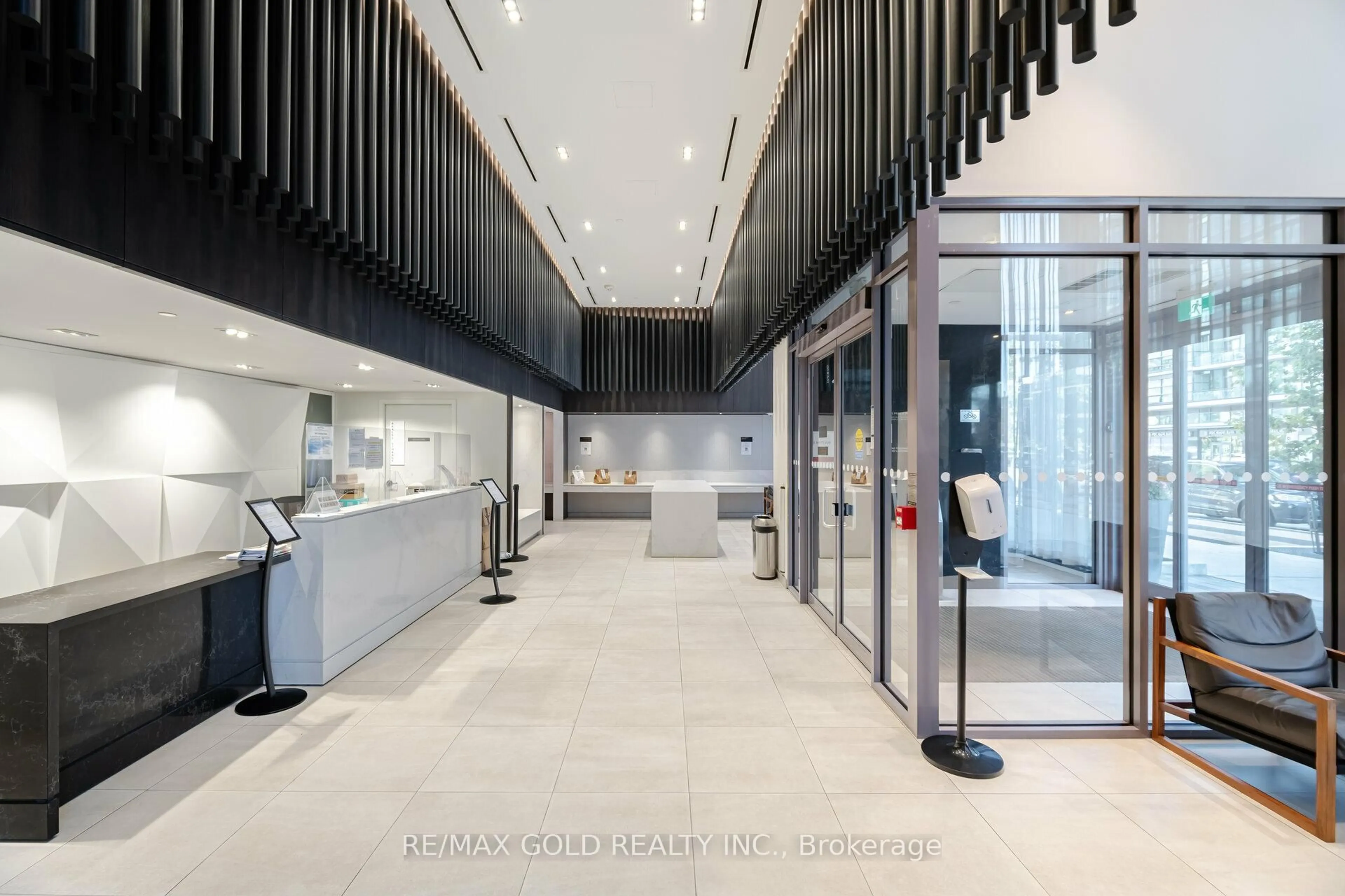 Indoor foyer for 4065 Confederation Pkwy #802, Mississauga Ontario L5B 0L4