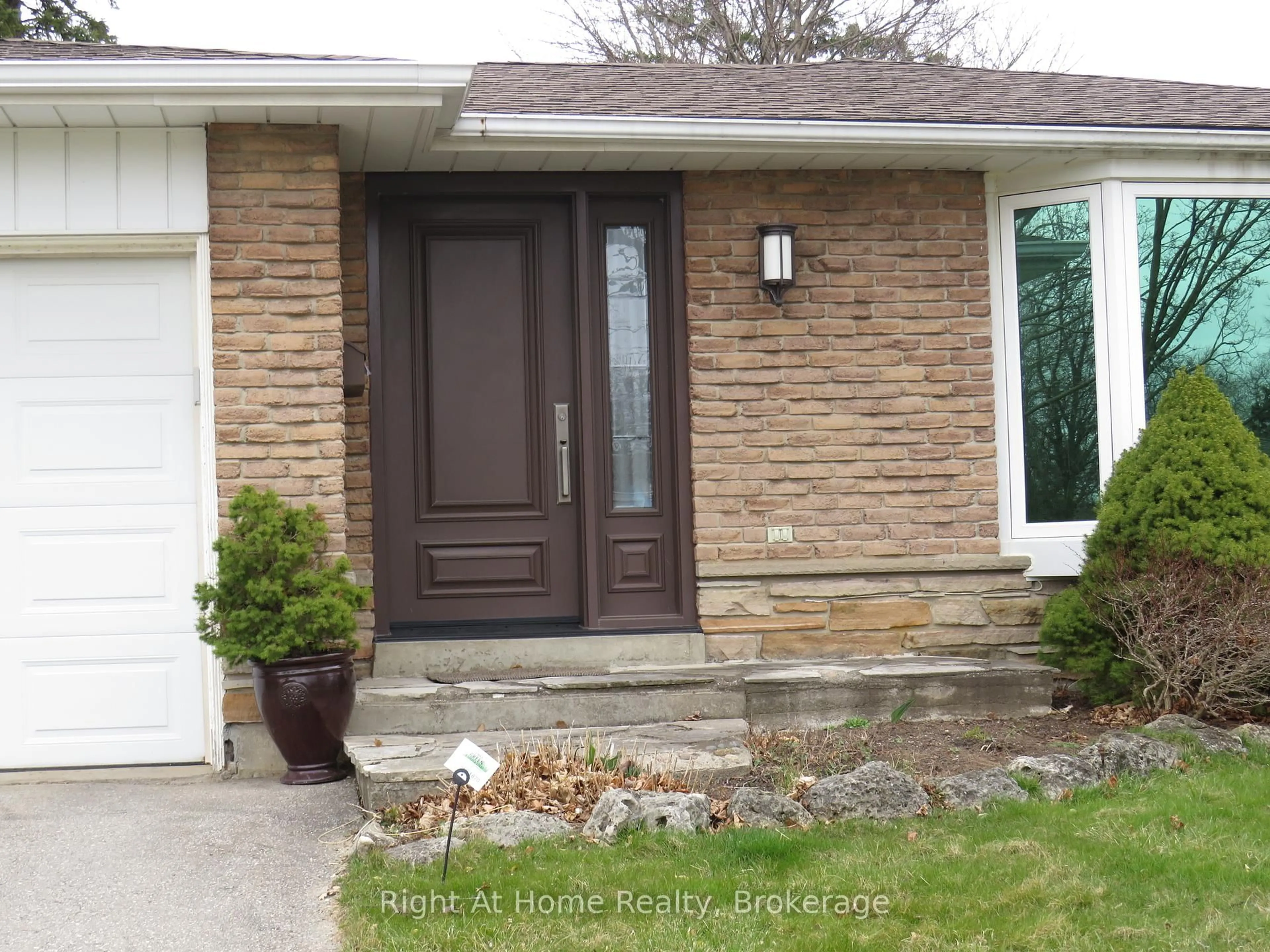 Home with brick exterior material, street for 2325 Devon Rd, Oakville Ontario L6J 5R2
