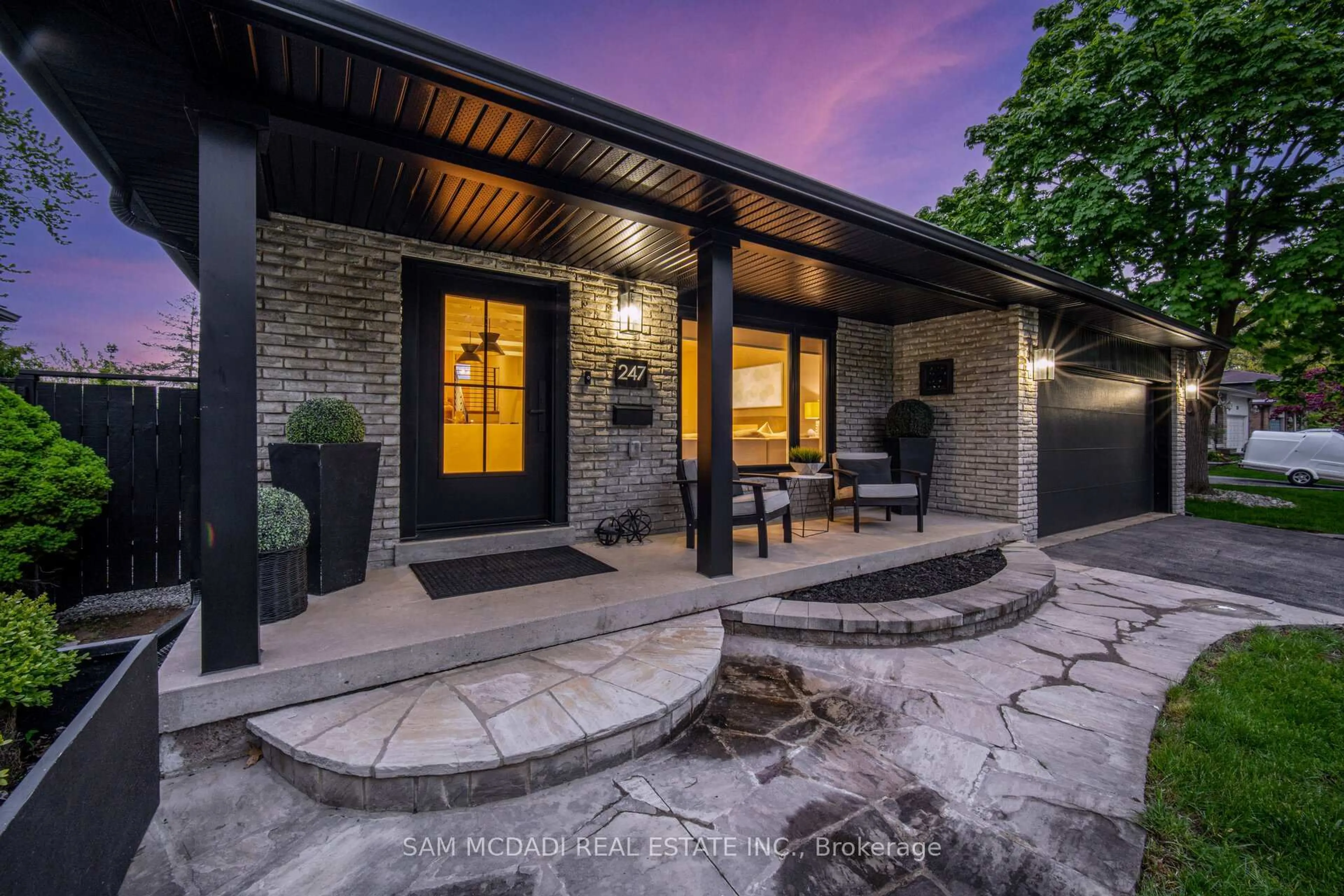 Patio, street for 247 Cherry Post Dr, Mississauga Ontario L5A 1J1