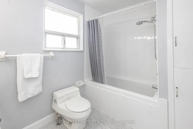 Additional property image - 3641 Holden Cres