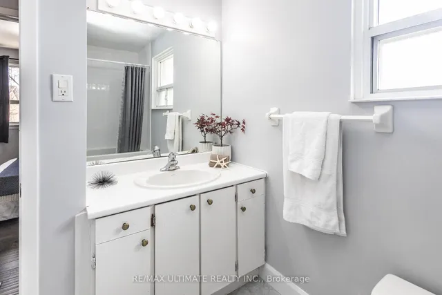 Additional property image - 3641 Holden Cres
