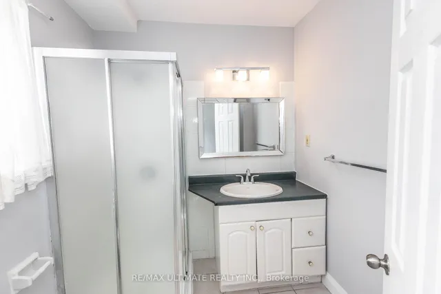 Additional property image - 3641 Holden Cres