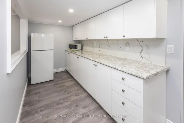 Additional property image - 3641 Holden Cres