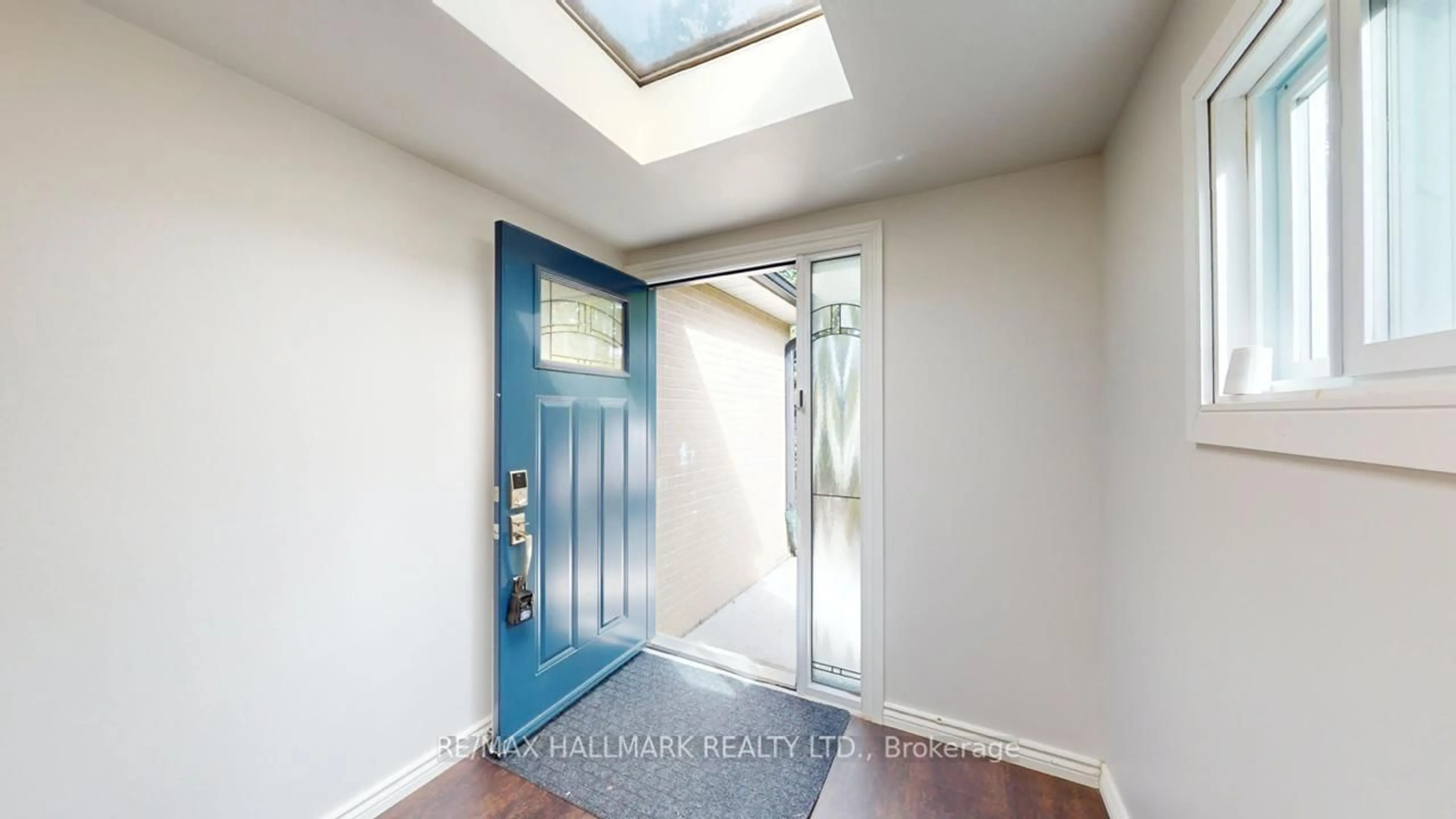 Indoor entryway for 8 Dunblaine Cres, Brampton Ontario L6T 3H2