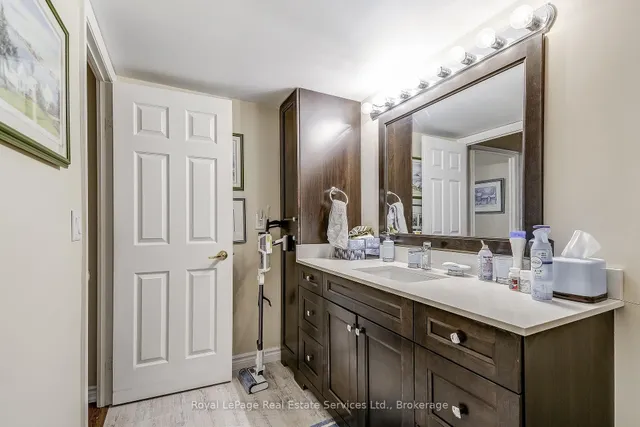 Additional property image - 100 Burloak Dr Unit 2212