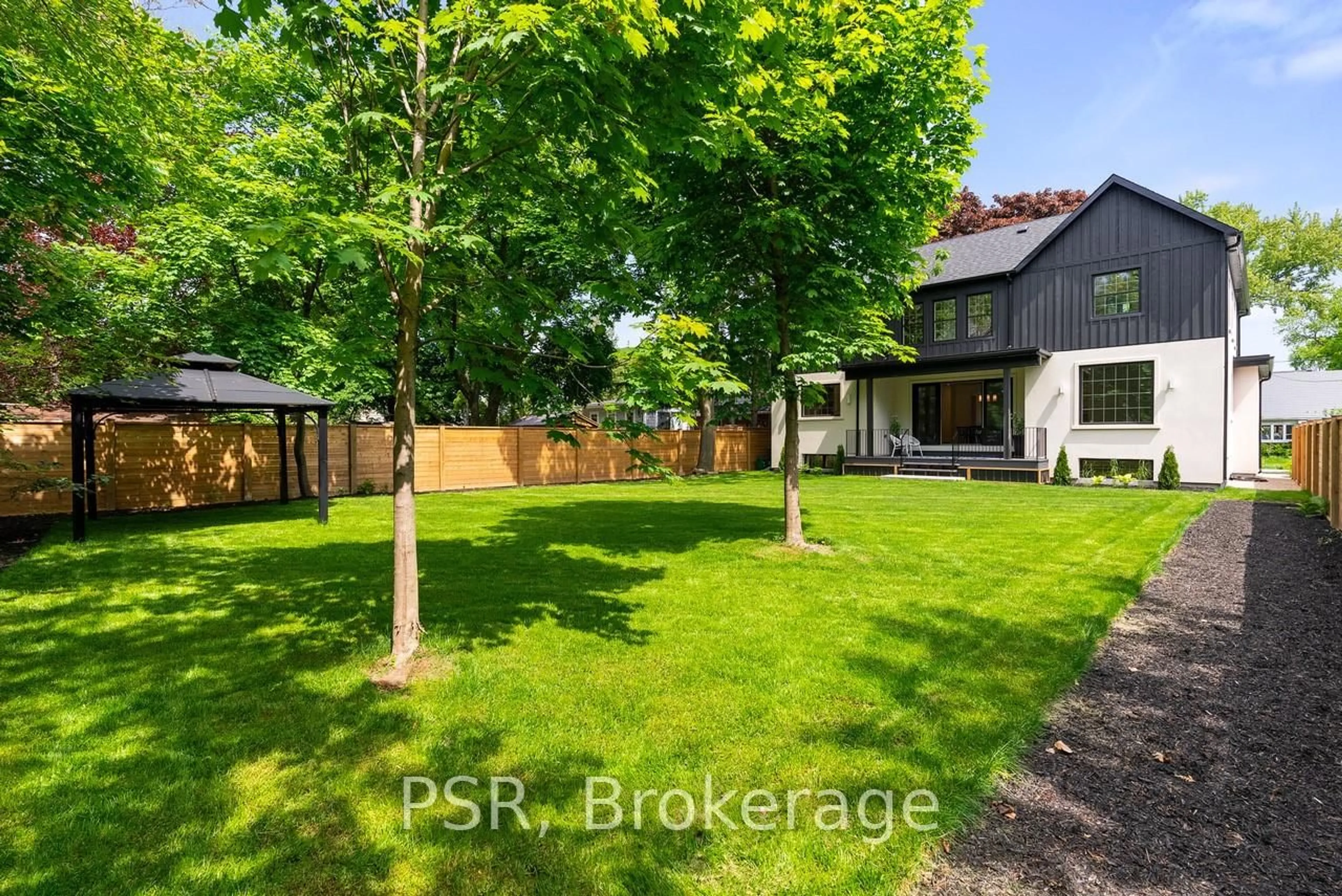 A pic from outside/outdoor area/front of a property/back of a property/a pic from drone, street for 2084 Tolman Rd, Mississauga Ontario L4Y 1S9