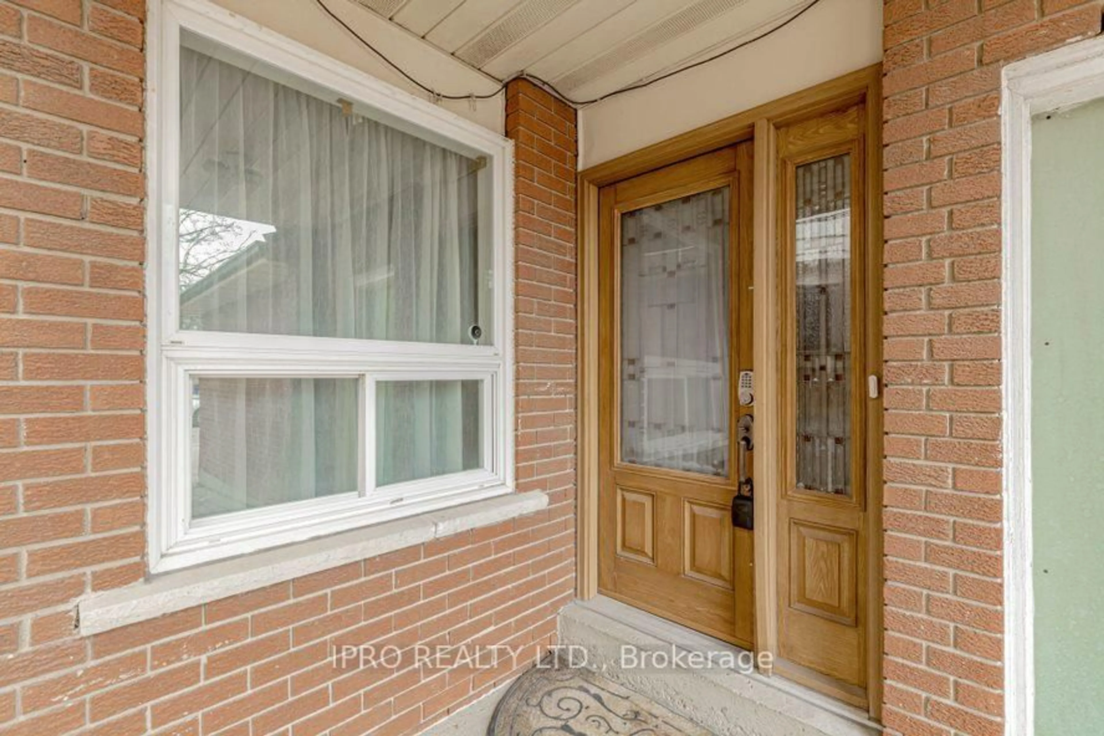 Indoor entryway for 4231 Sugarbush Rd, Mississauga Ontario L5B 2X5