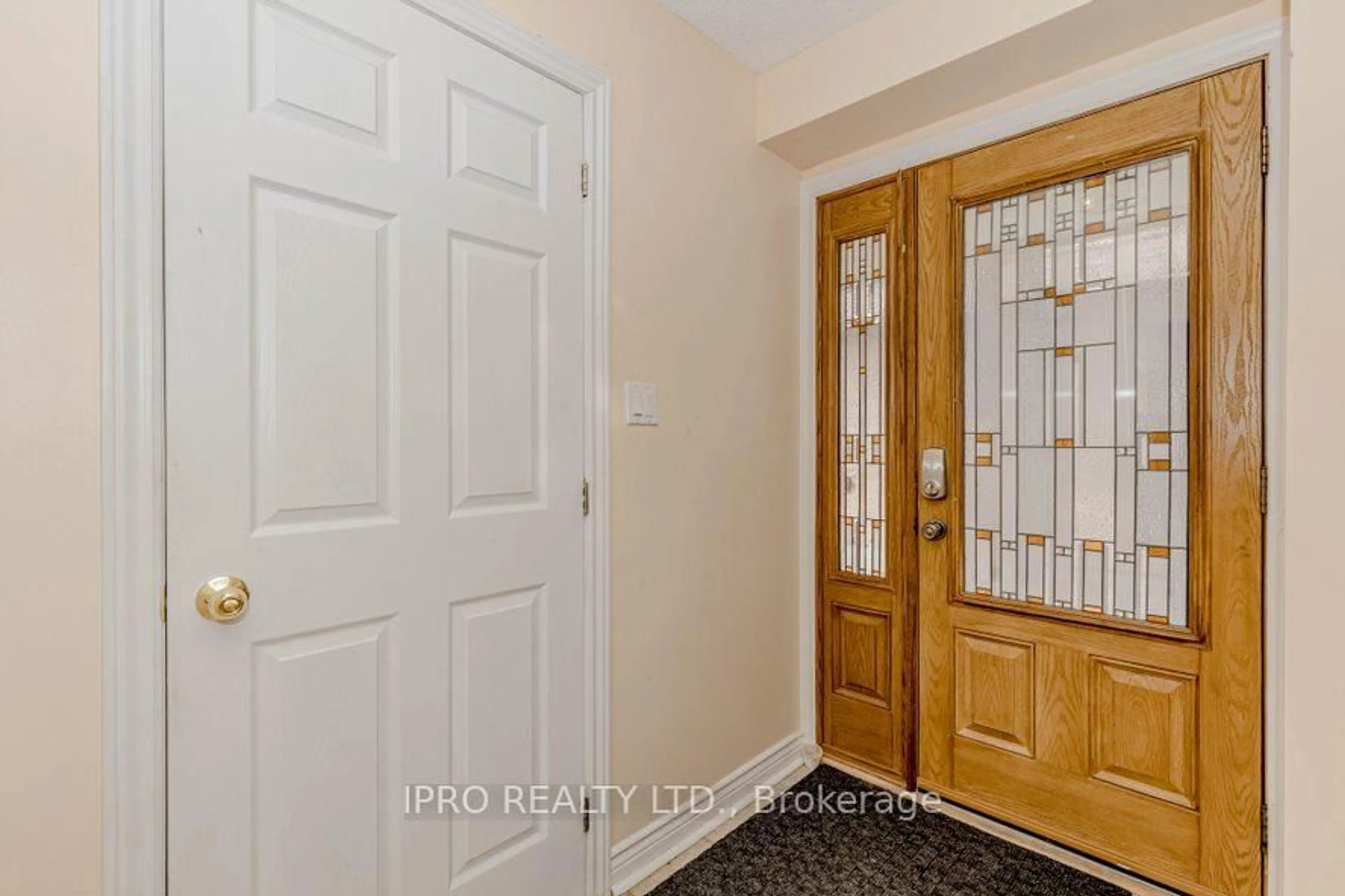 Indoor entryway for 4231 Sugarbush Rd, Mississauga Ontario L5B 2X5