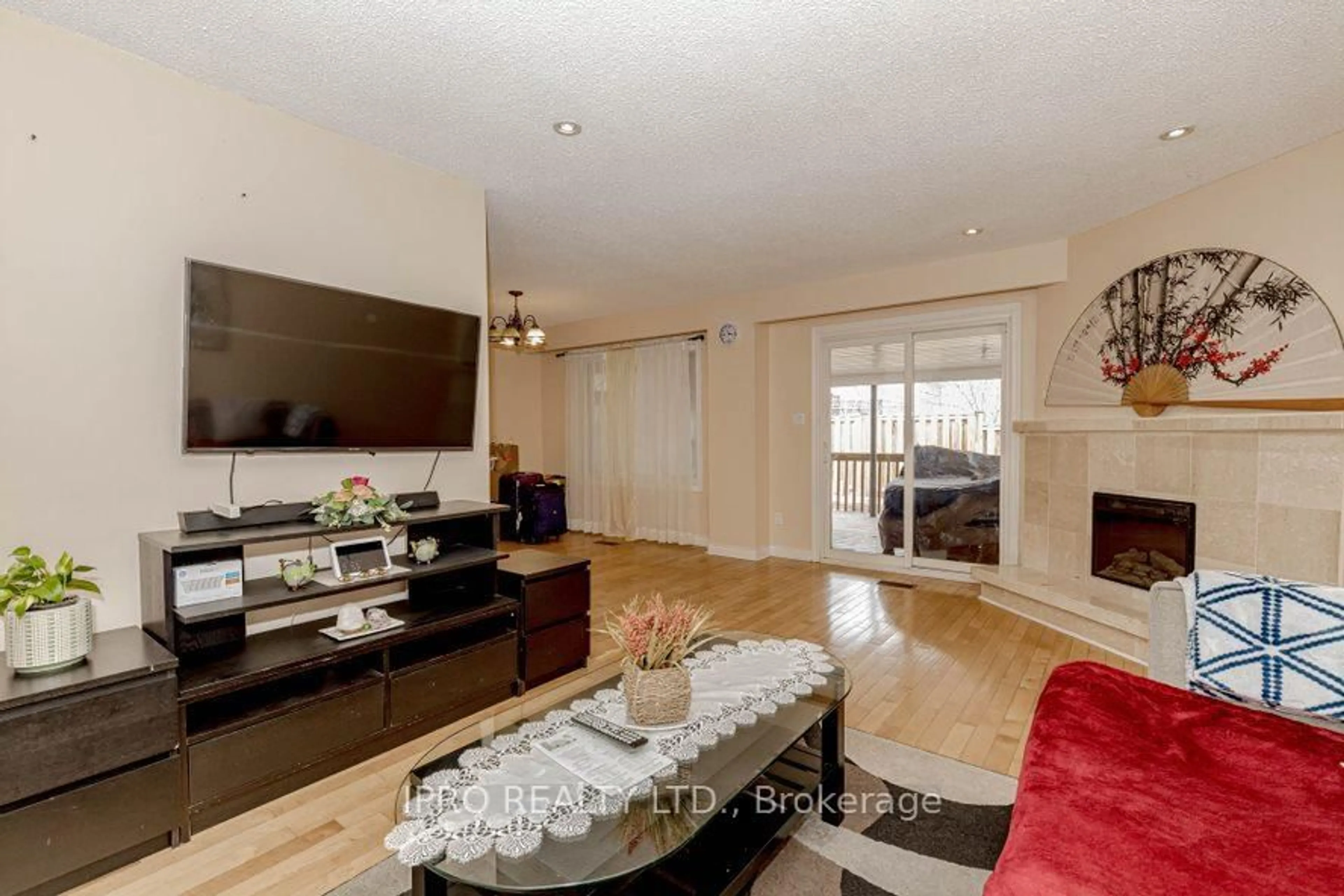 Living room with furniture, unknown for 4231 Sugarbush Rd, Mississauga Ontario L5B 2X5