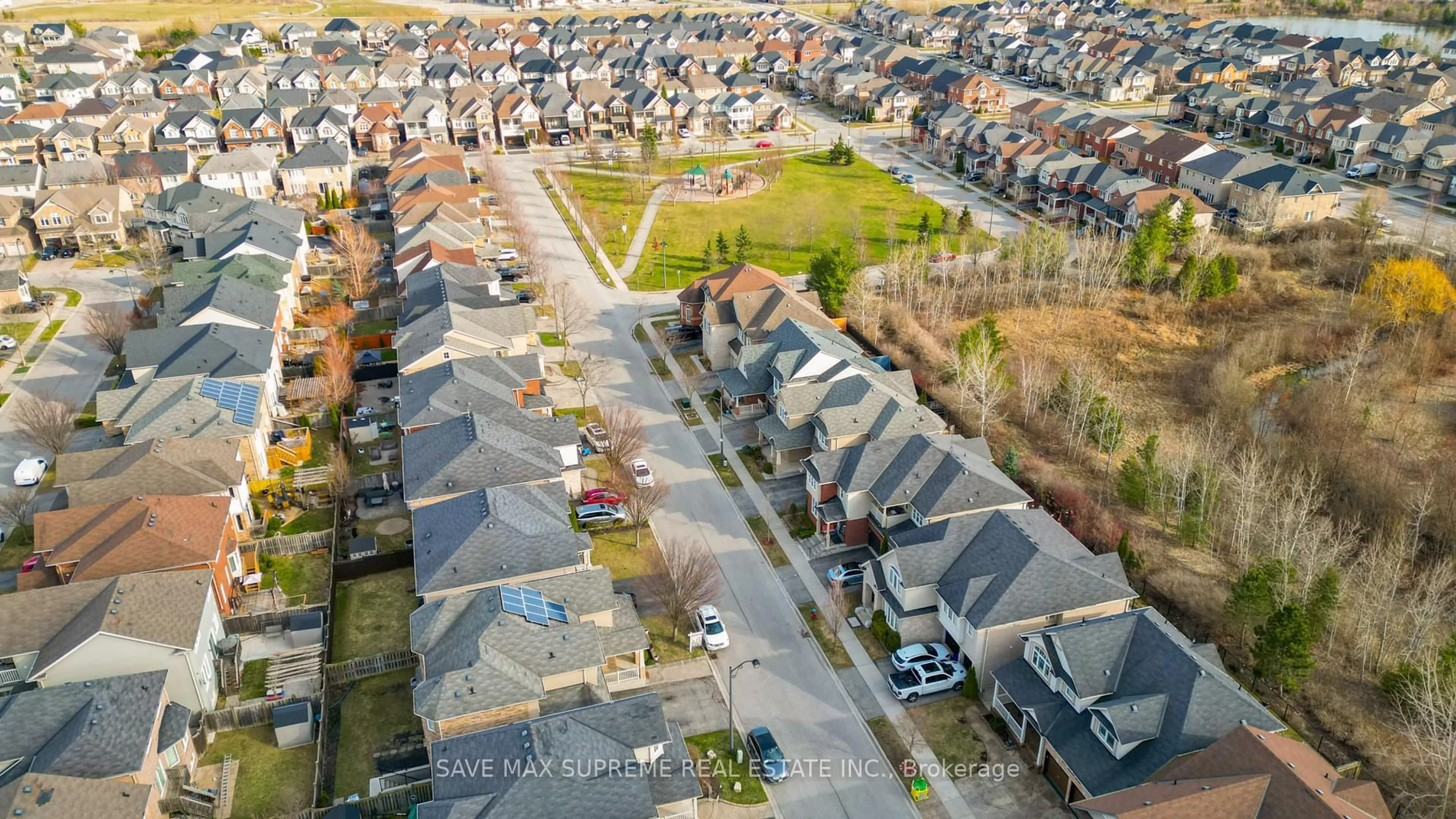A pic from outside/outdoor area/front of a property/back of a property/a pic from drone, street for 424 TONELLI Lane, Milton Ontario L9T 0N4