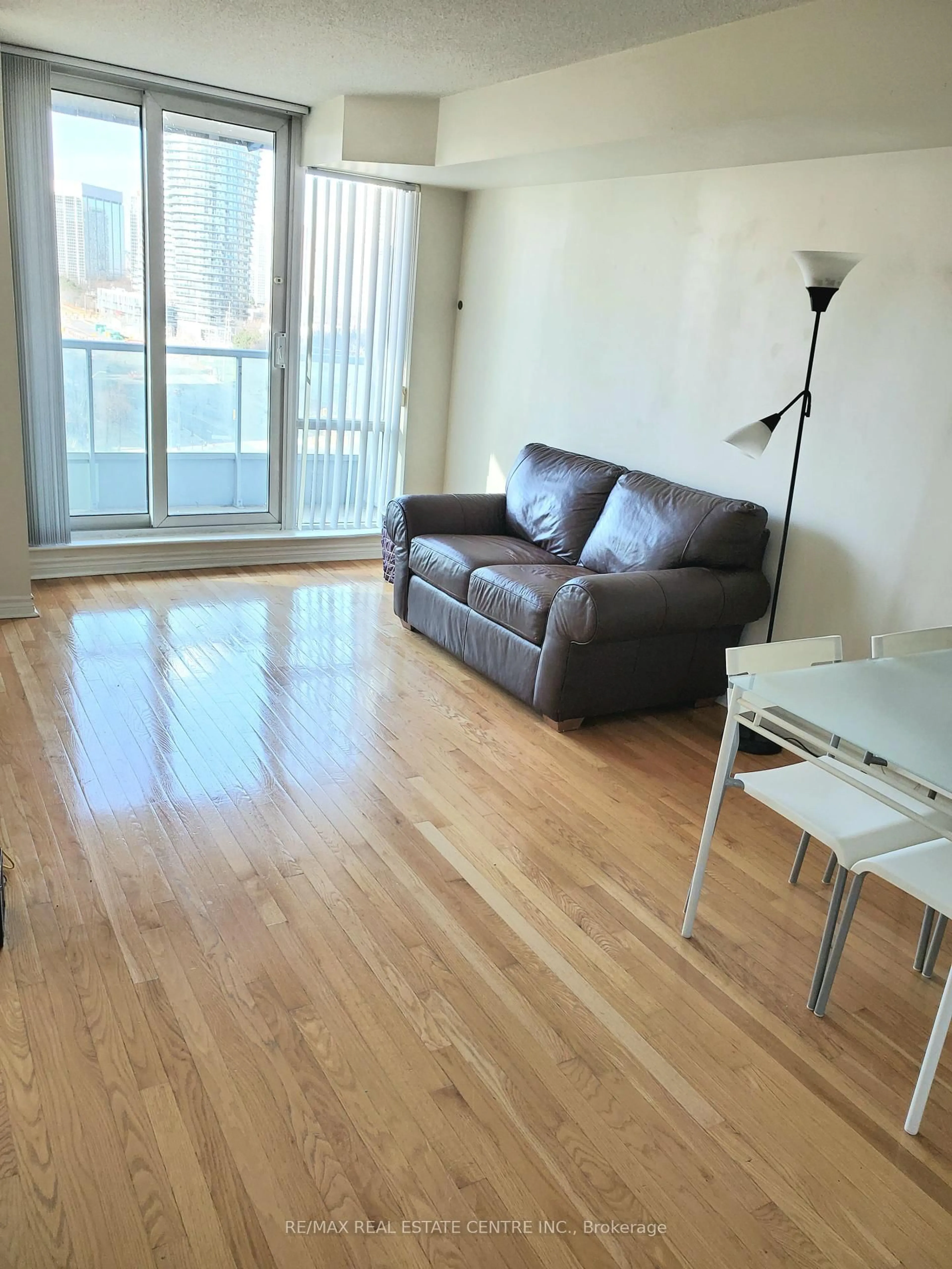 Living room with furniture, wood/laminate floor for 1 Elm Dr #909, Mississauga Ontario L5B 4M1