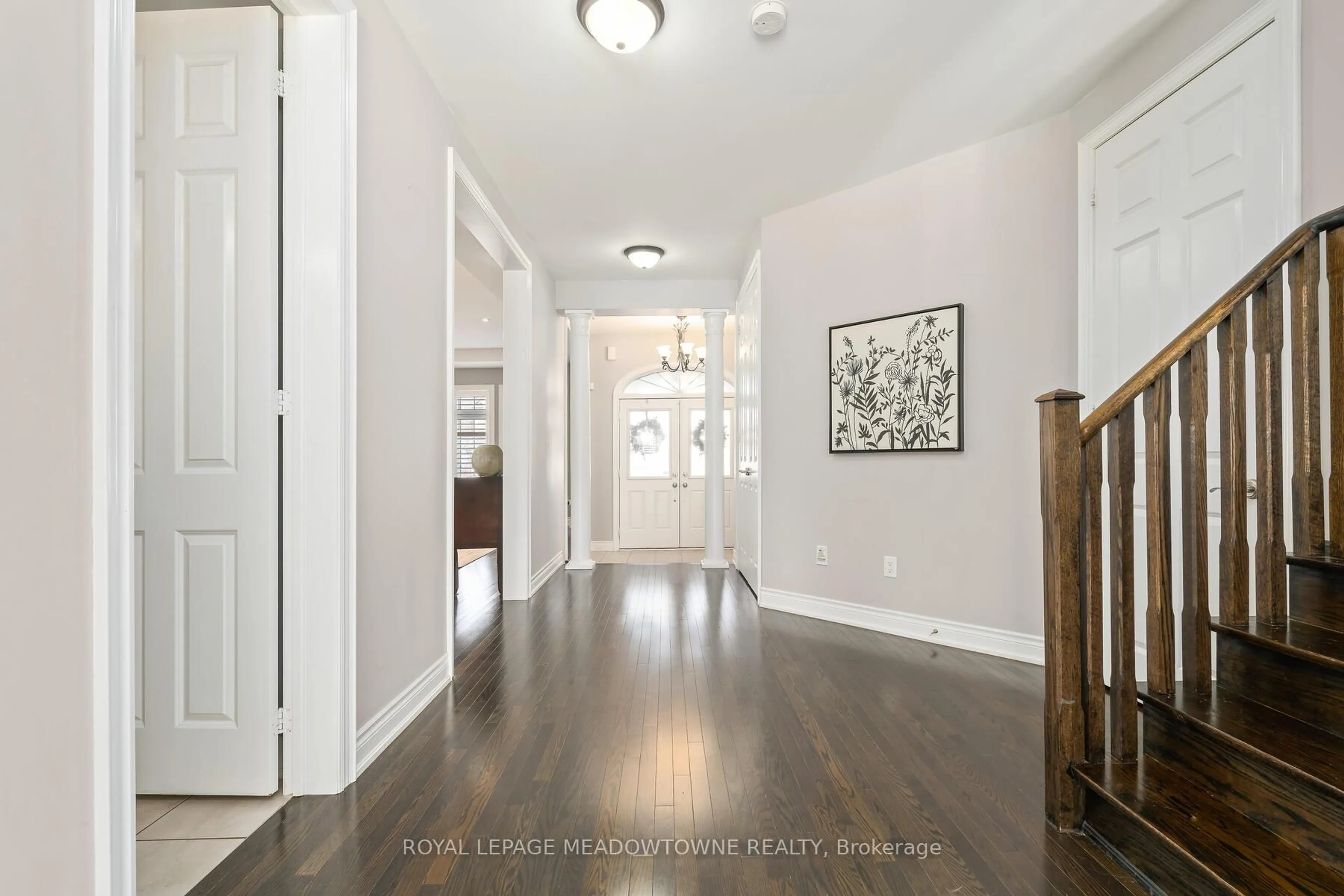 Indoor entryway for 5 Beacon Hill Dr, Brampton Ontario L6X 0V6