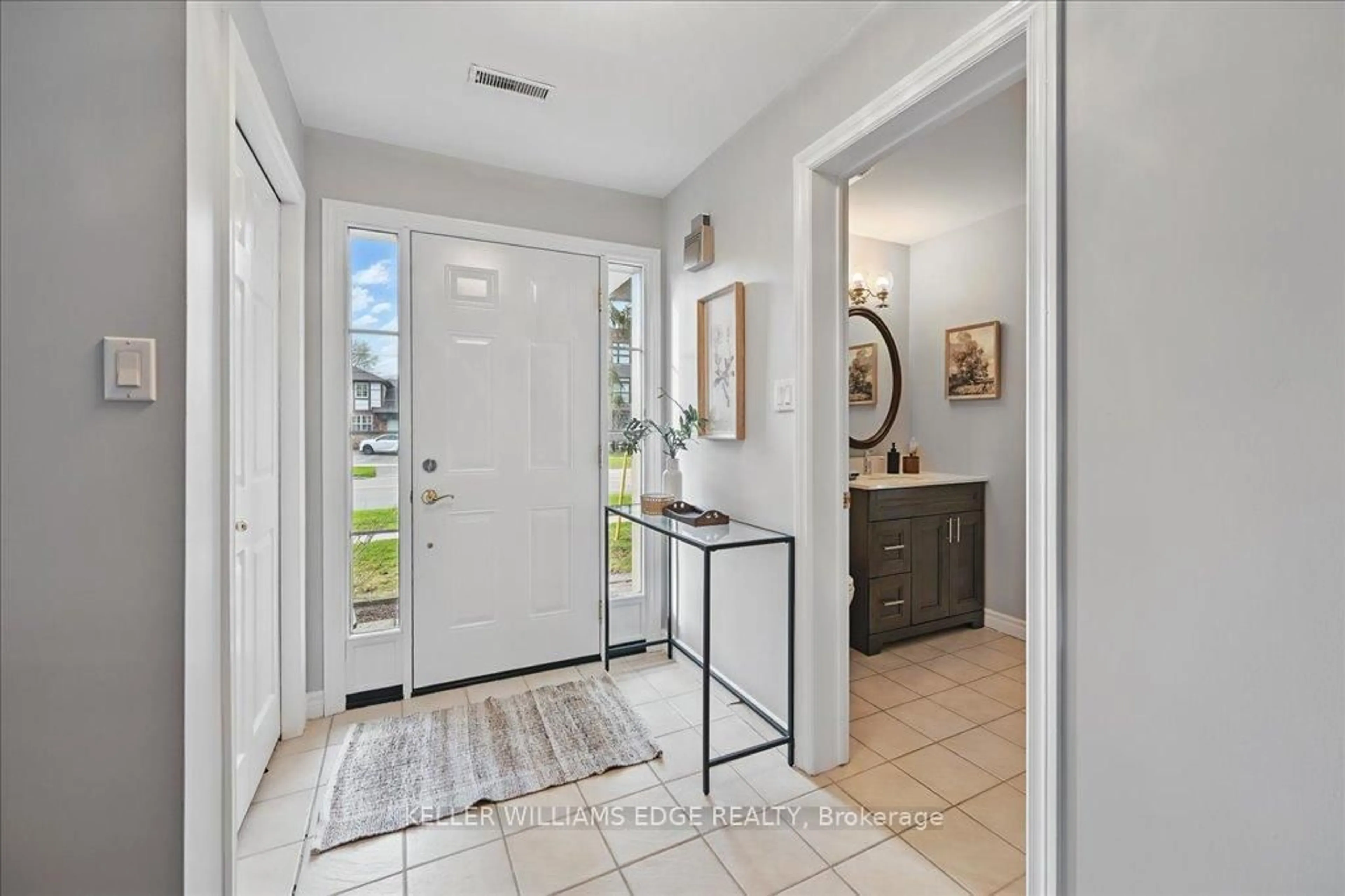 Indoor entryway for 3230 New St #1, Burlington Ontario L7N 1M8