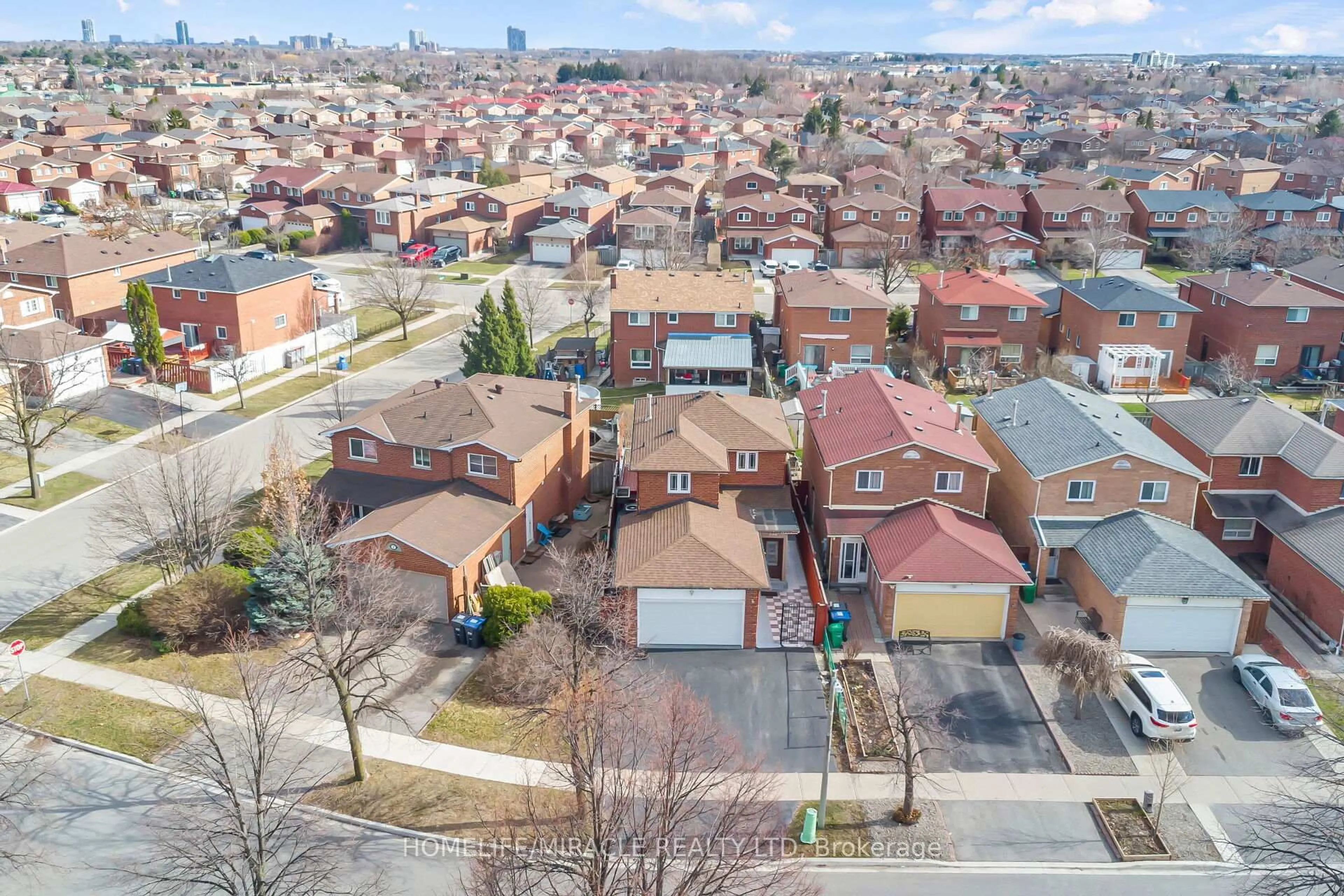 A pic from outside/outdoor area/front of a property/back of a property/a pic from drone, street for 4 Colchester Ave, Brampton Ontario L6Z 3R1