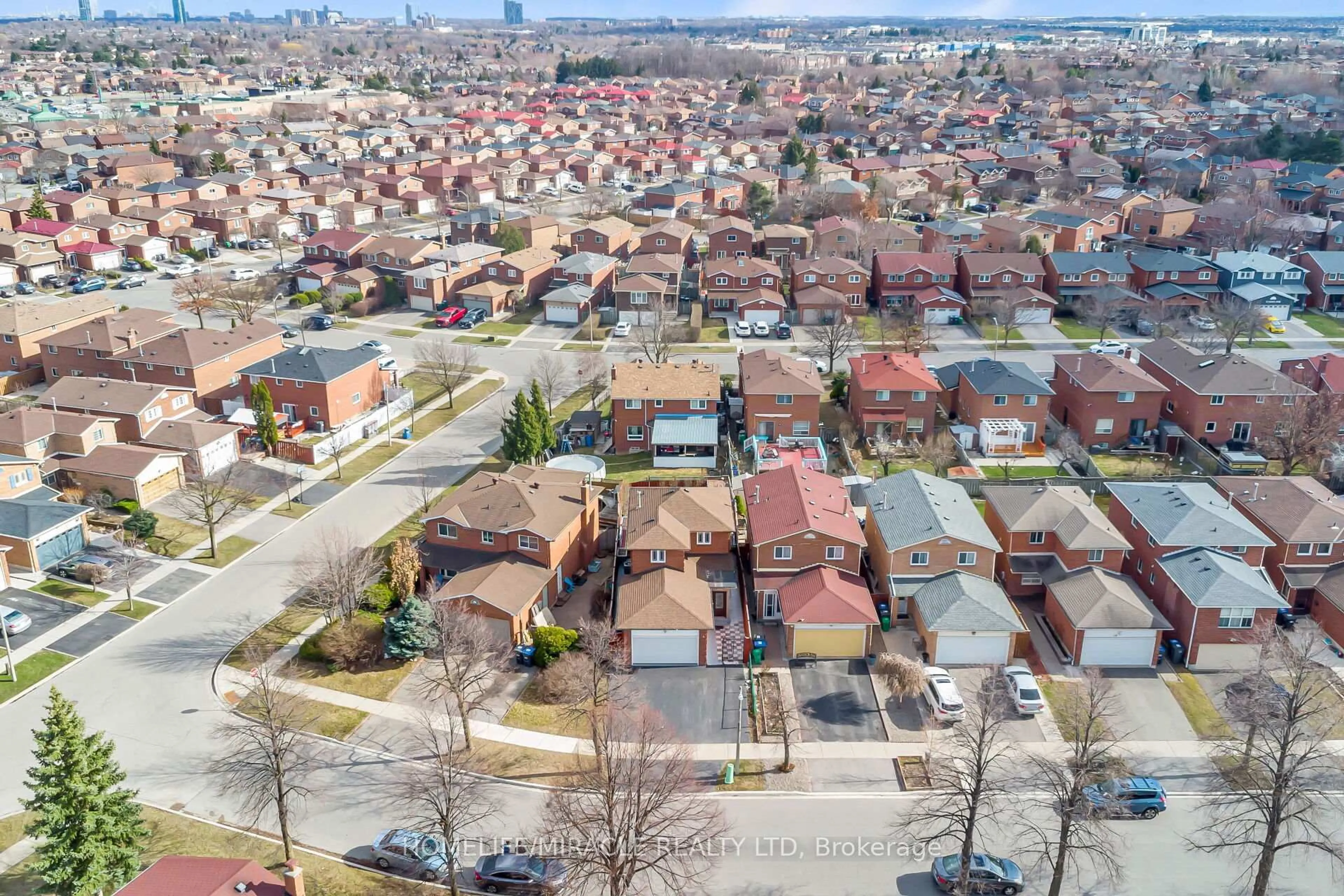 A pic from outside/outdoor area/front of a property/back of a property/a pic from drone, street for 4 Colchester Ave, Brampton Ontario L6Z 3R1
