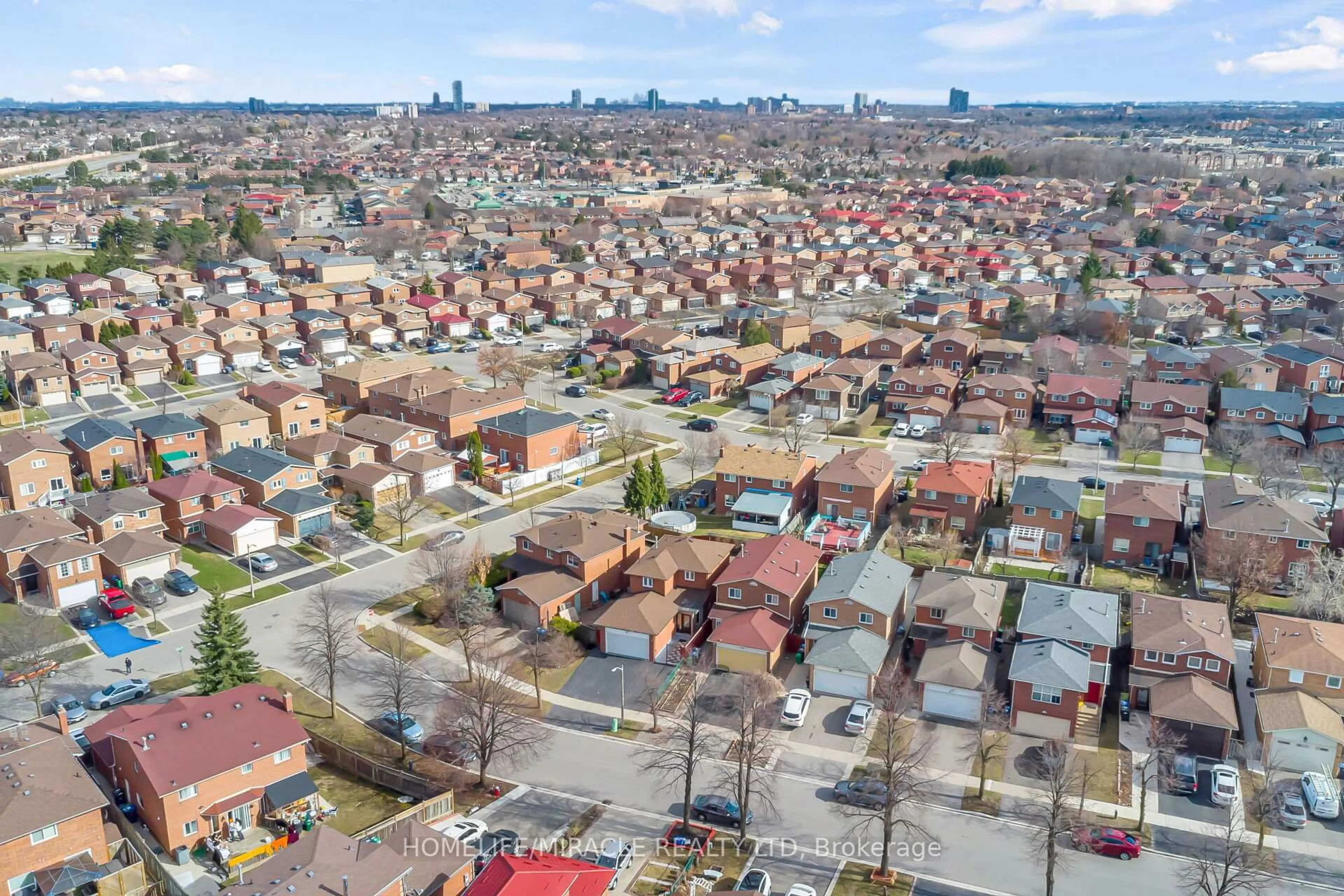 A pic from outside/outdoor area/front of a property/back of a property/a pic from drone, street for 4 Colchester Ave, Brampton Ontario L6Z 3R1
