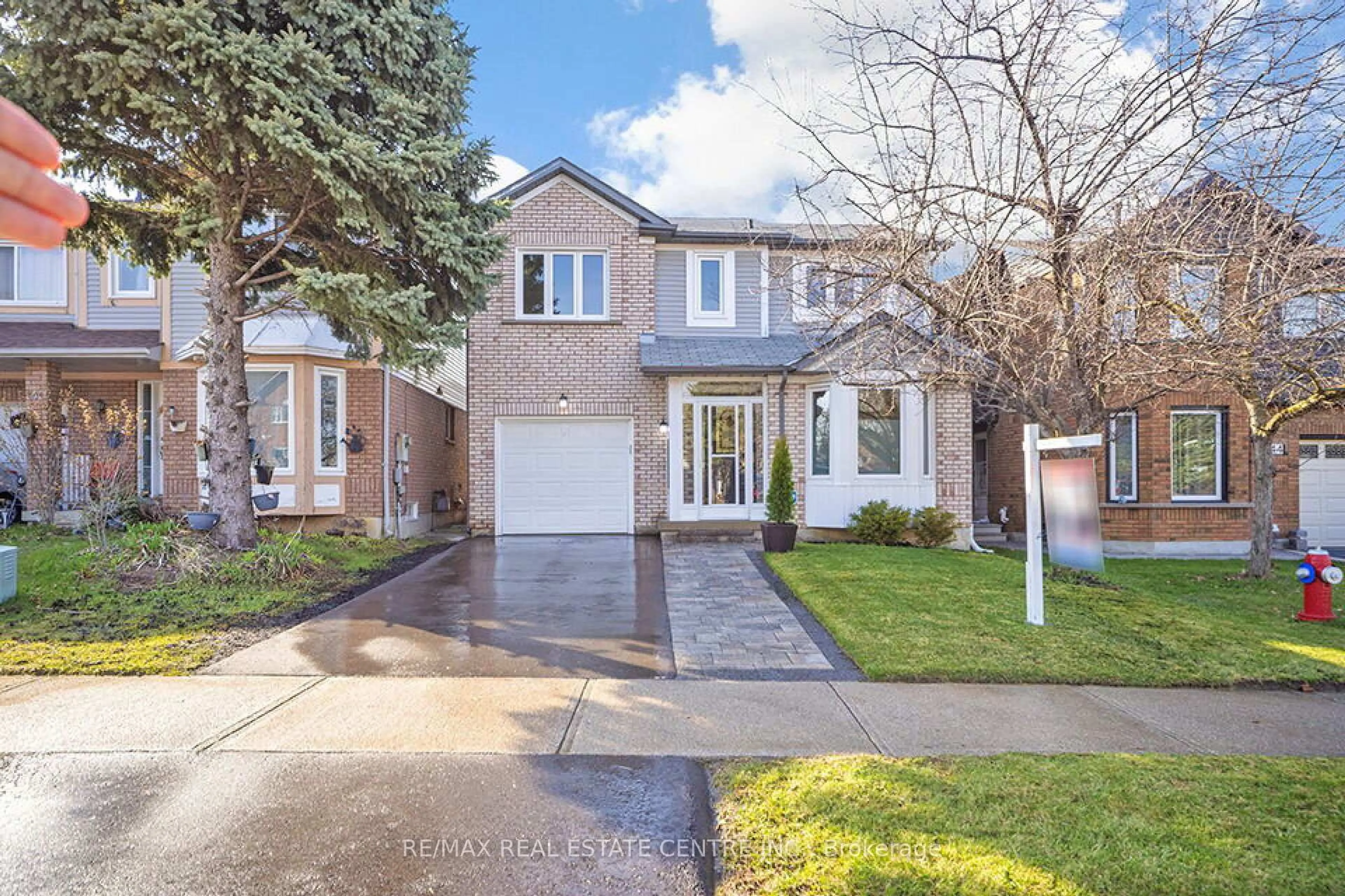 Home with brick exterior material, street for 142 Ural Circ, Brampton Ontario L6R 1H1