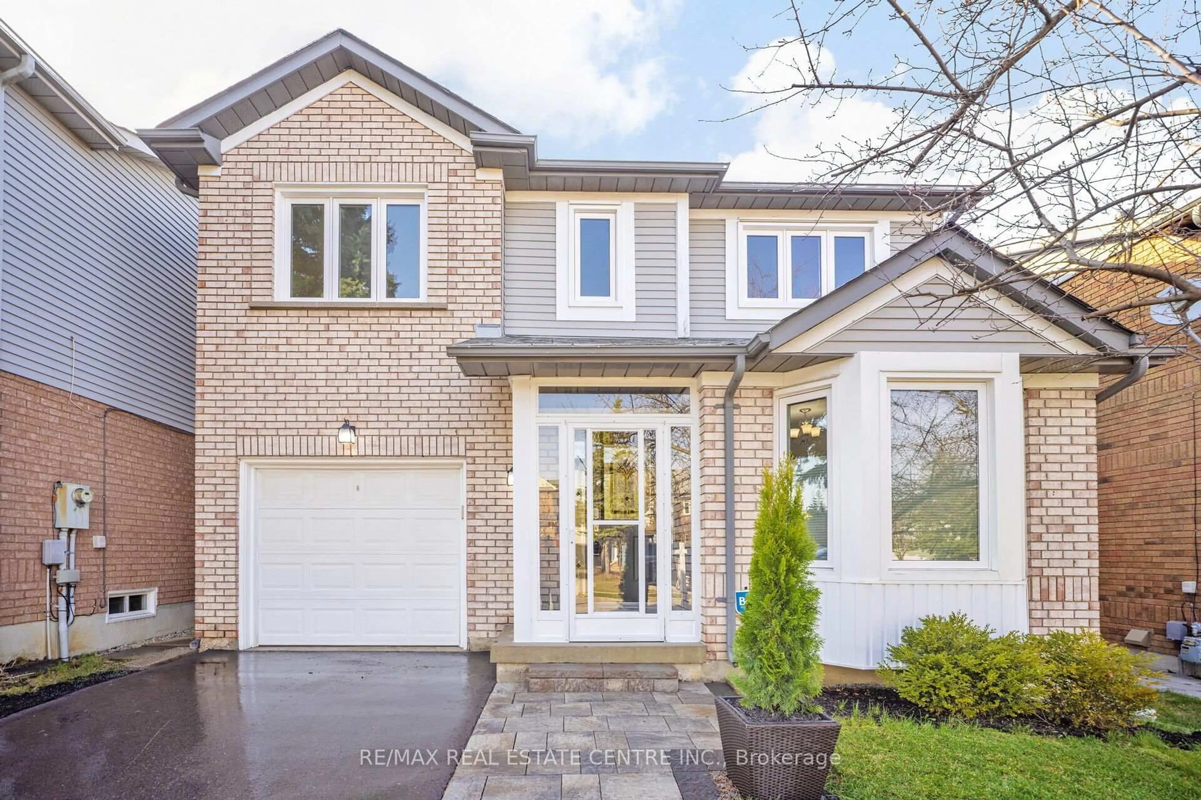 Home with brick exterior material, street for 142 Ural Circ, Brampton Ontario L6R 1H1