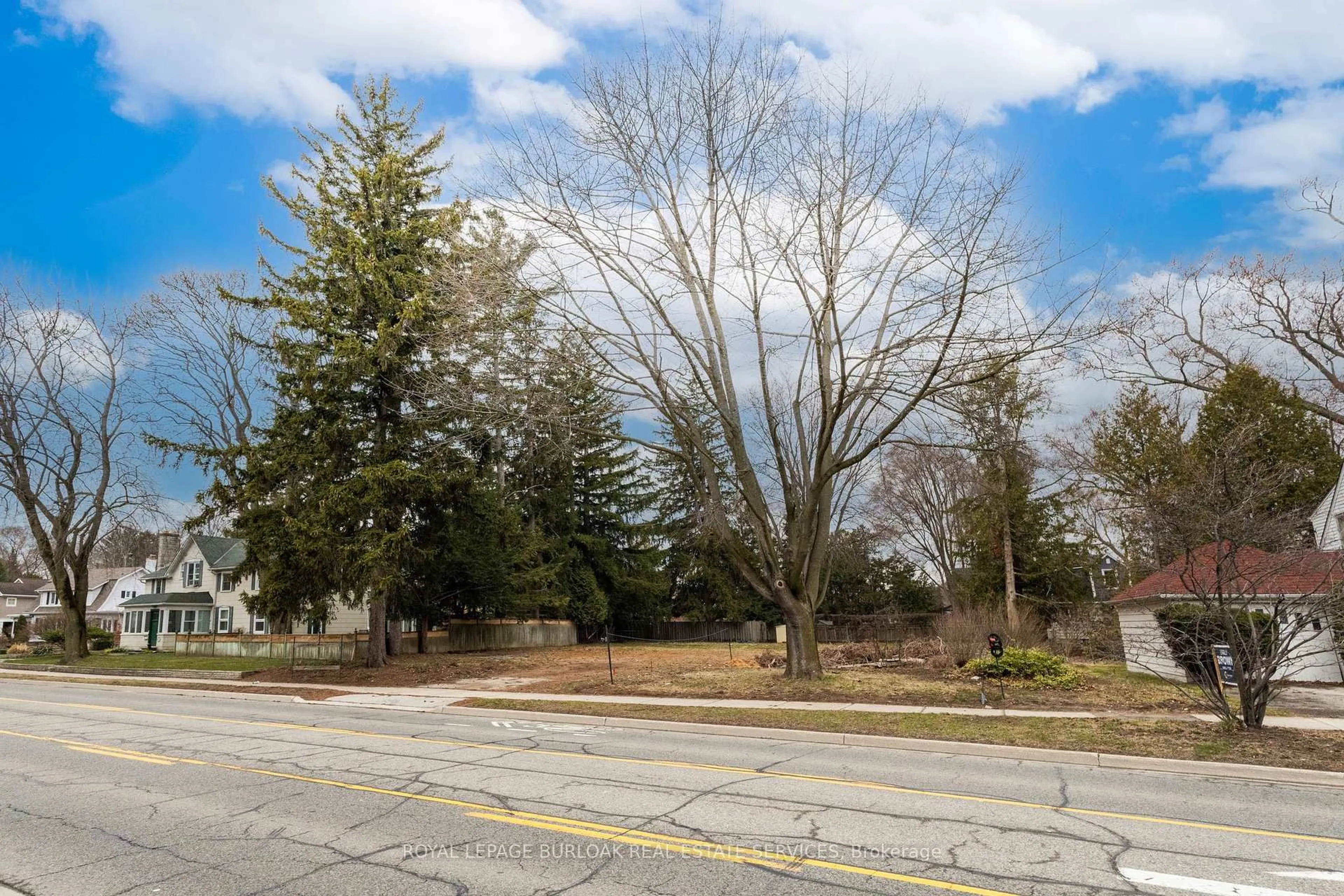 Unknown for 2379 Lakeshore Rd, Burlington Ontario L7R 1B7