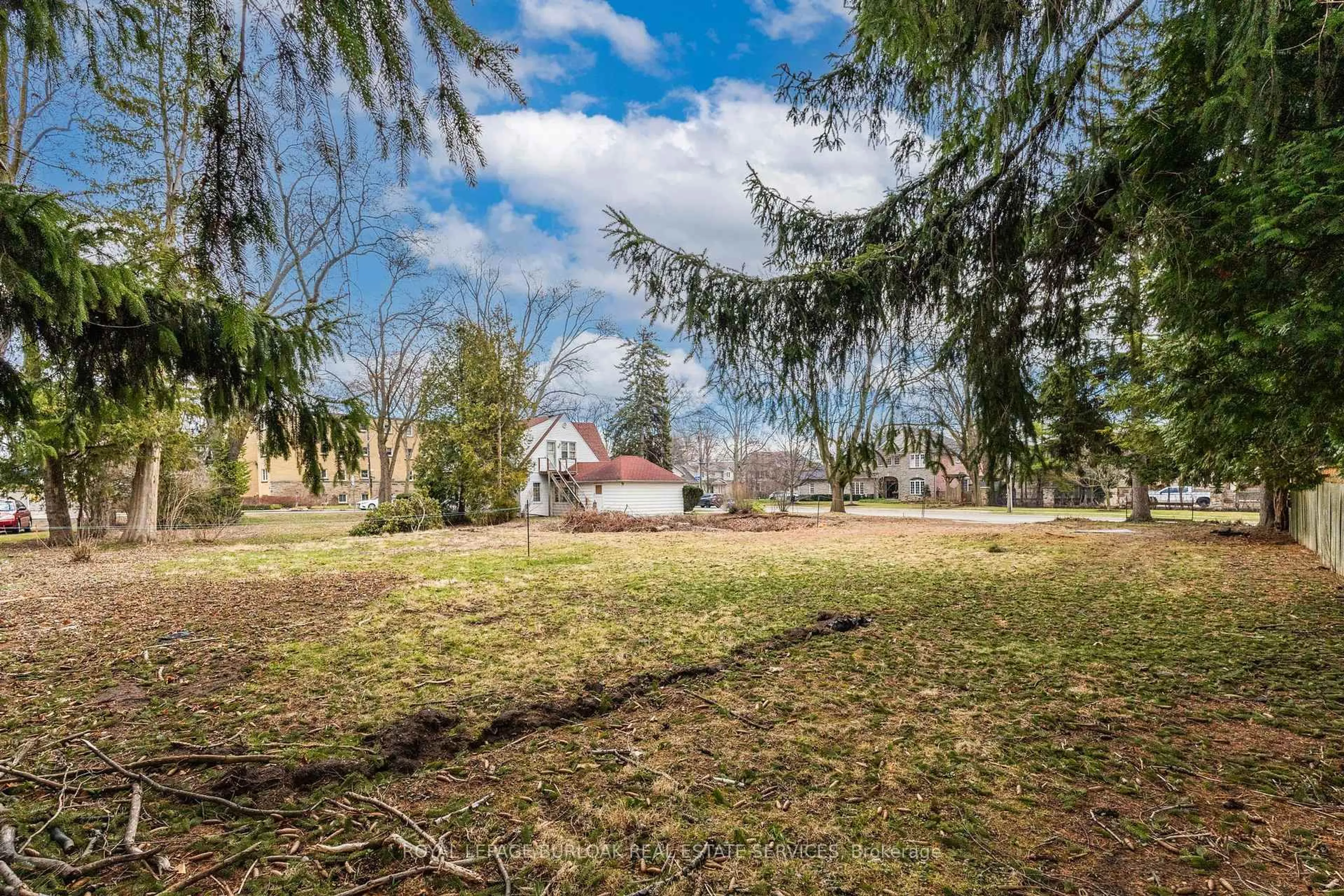 A pic from outside/outdoor area/front of a property/back of a property/a pic from drone, mountain view for 2379 Lakeshore Rd, Burlington Ontario L7R 1B7