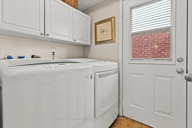 Additional property image - 2257 Silverbirch Crt