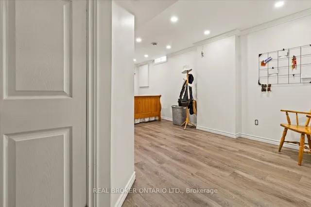 Additional property image - 2257 Silverbirch Crt