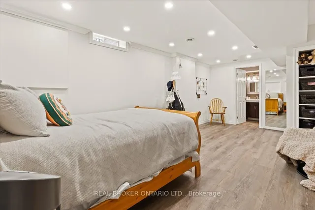 Additional property image - 2257 Silverbirch Crt
