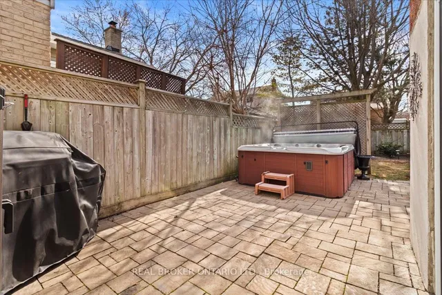 Additional property image - 2257 Silverbirch Crt