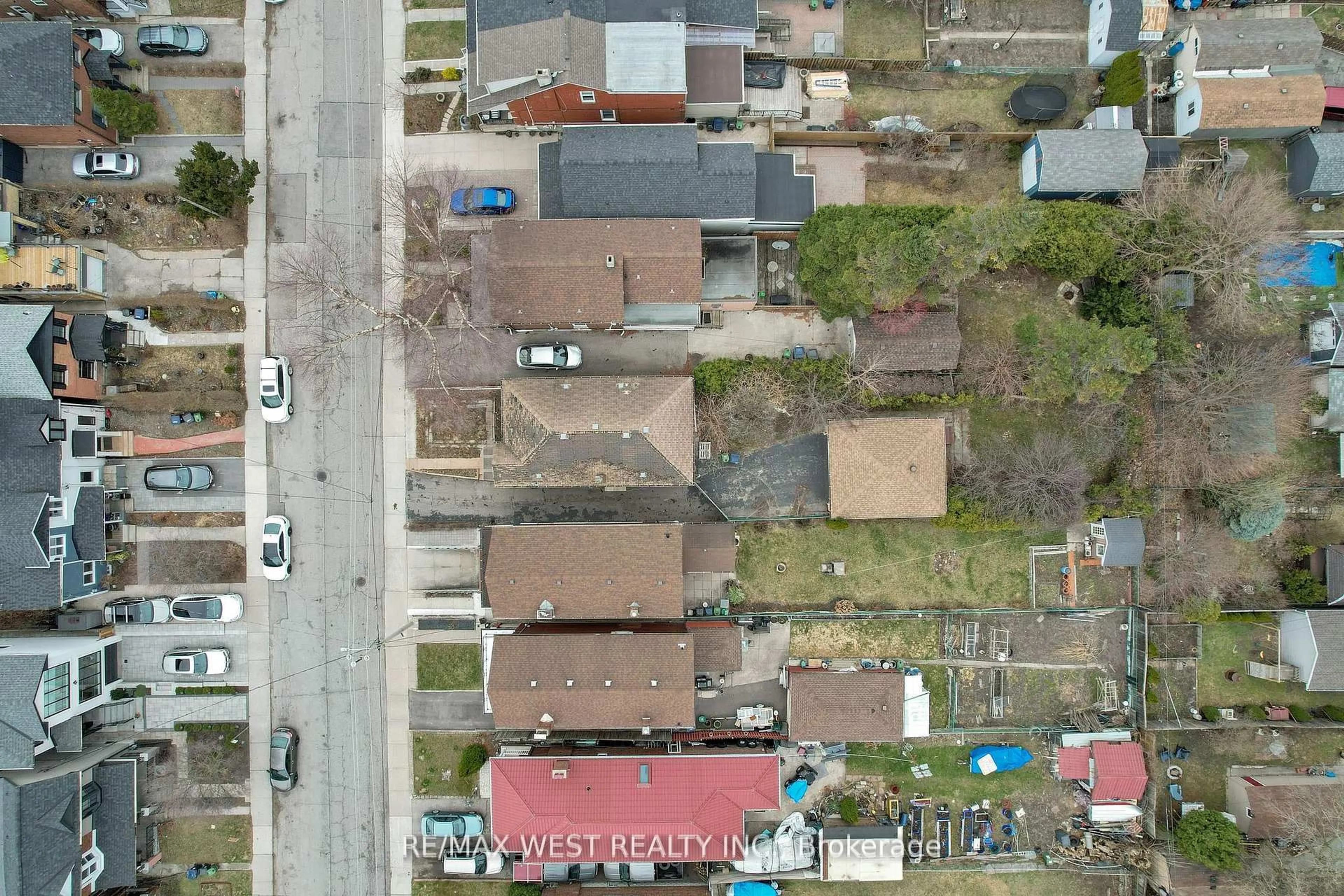 A pic from outside/outdoor area/front of a property/back of a property/a pic from drone, street for 661 Beresford Ave, Toronto Ontario M6S 3C4