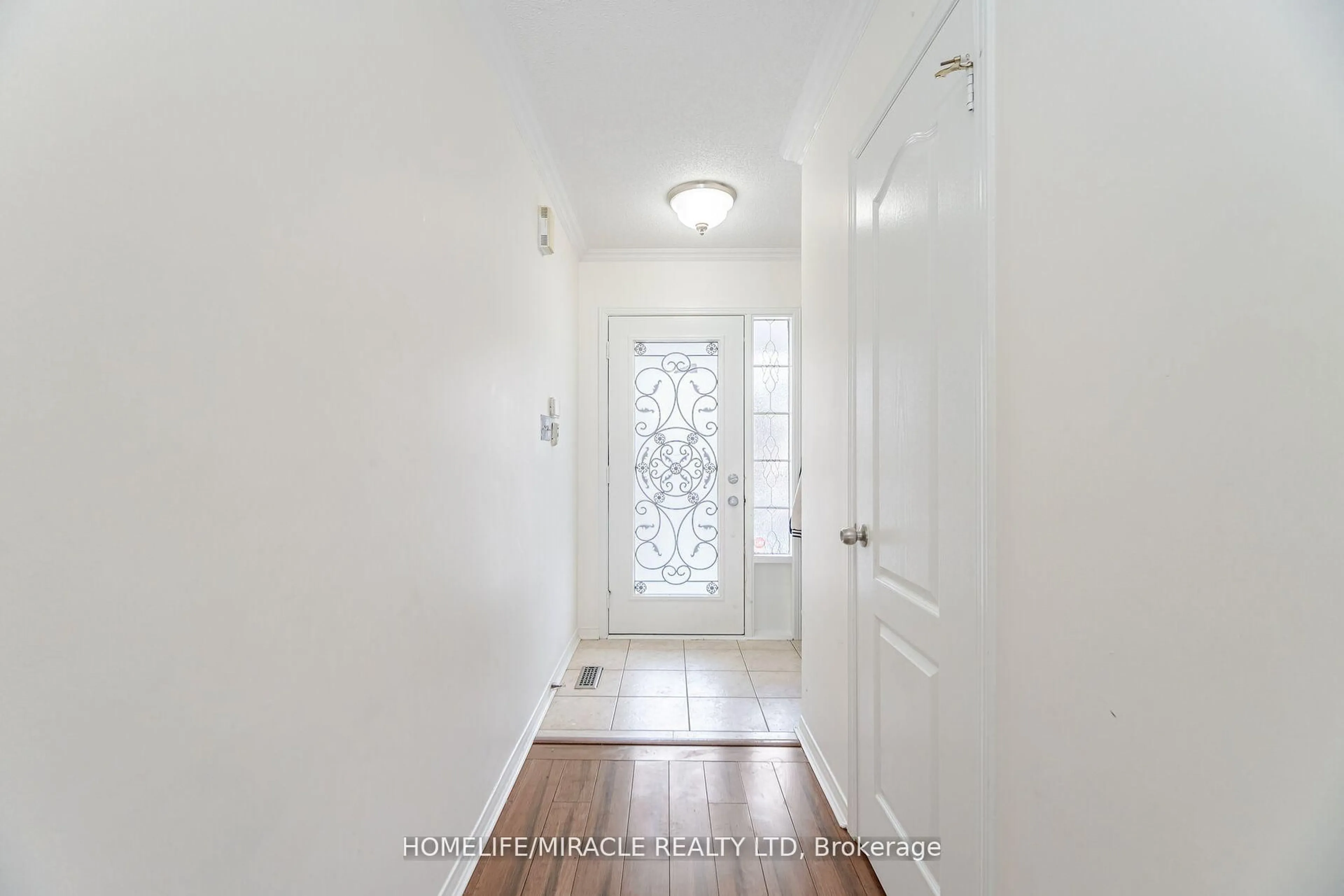 Indoor entryway for 21 Roadmaster Lane, Brampton Ontario L7A 3A9