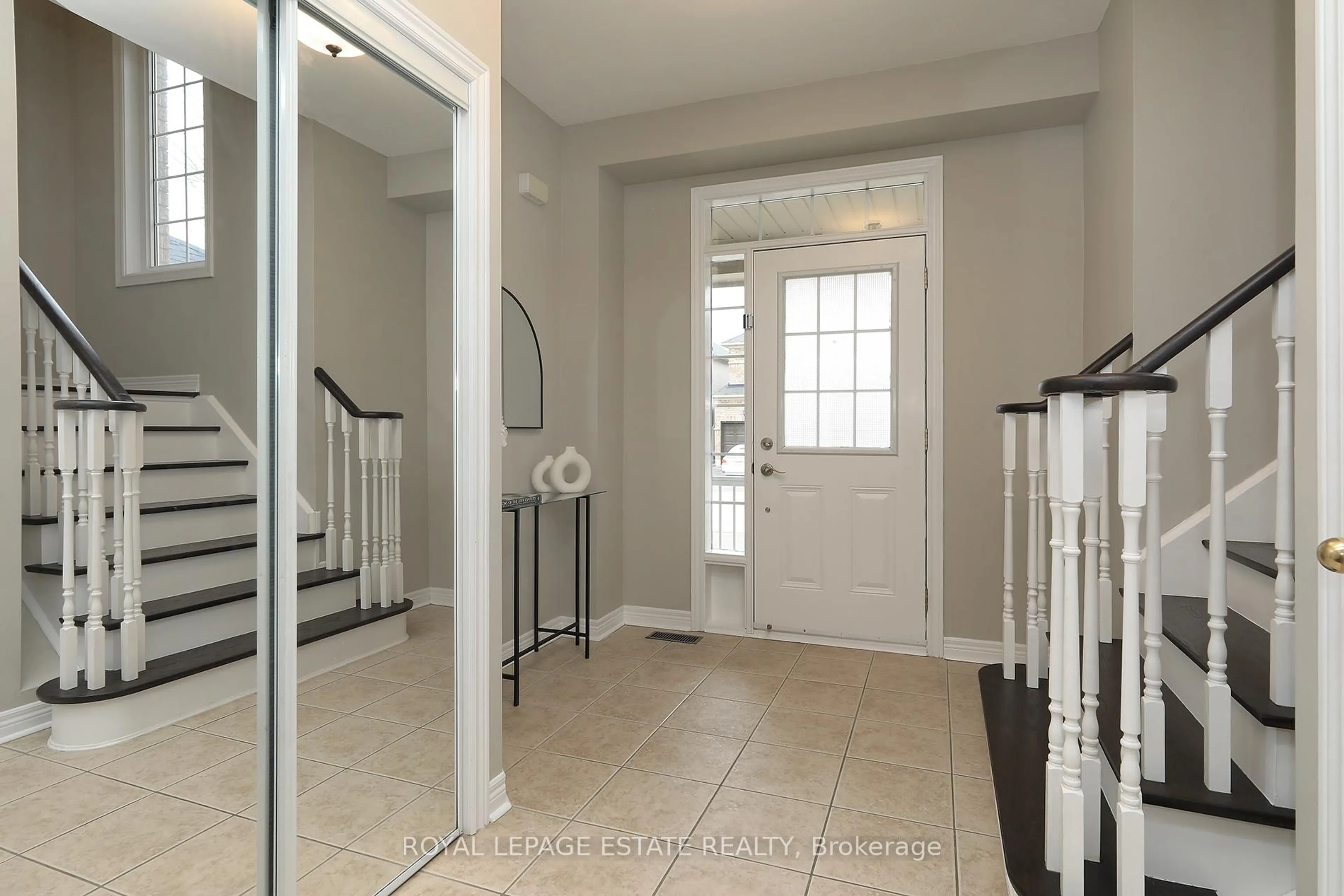 Indoor entryway for 21 Senwood St, Brampton Ontario L7A 3S6